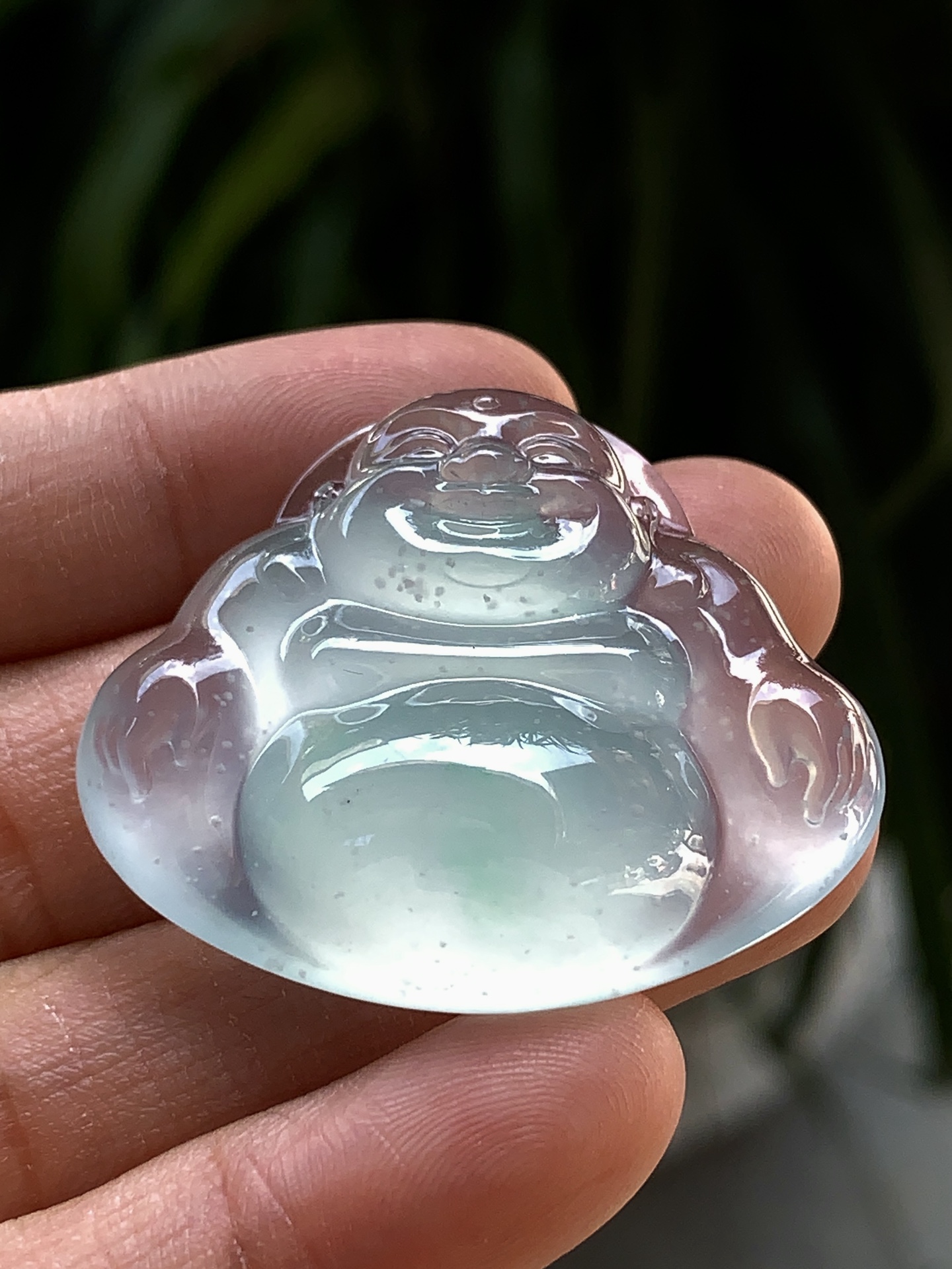 玻璃种飘彩佛公 尺寸：30.1×36.3×9.6 玉润千年，典藏雅韵