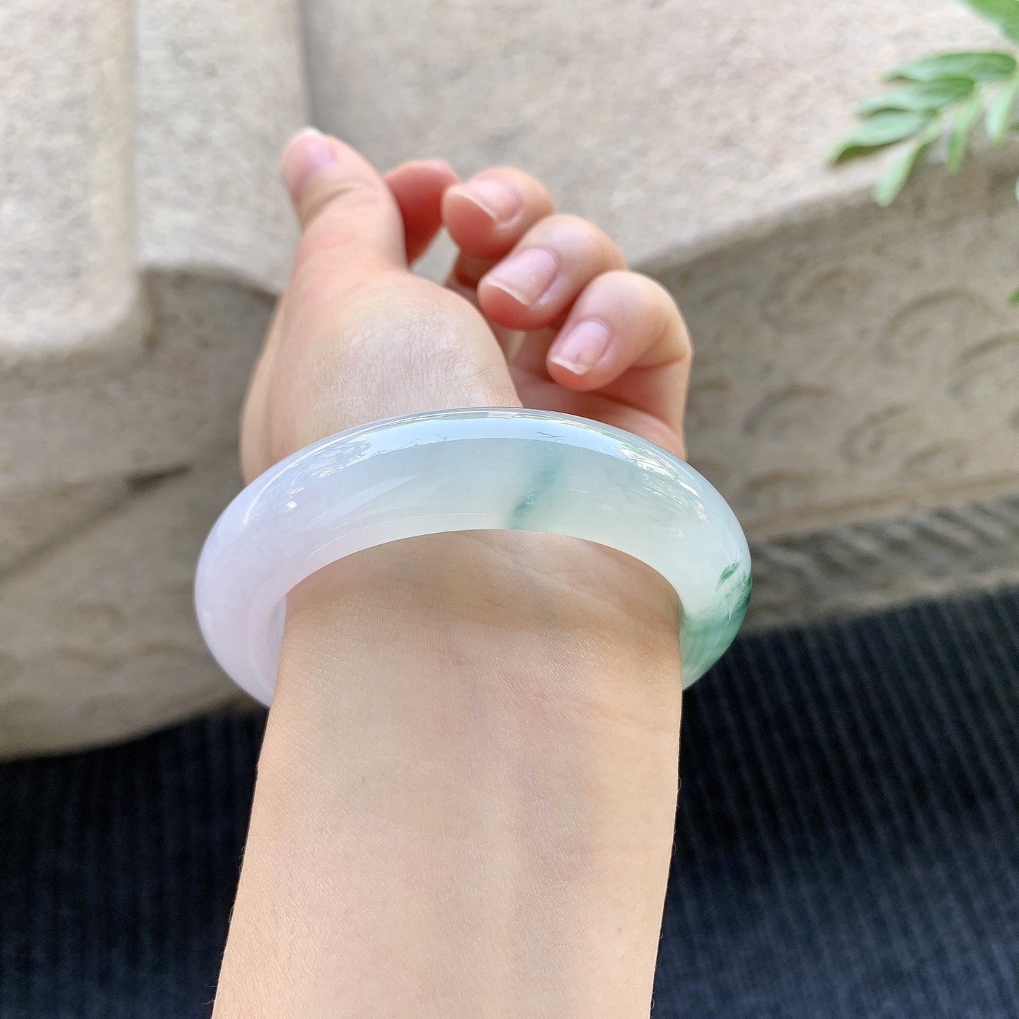 正圈52 53【圈口】53.1/14/9.2【编码】C5071371【描述】冰糯飘花，胶润，水润，种老，细腻，无裂