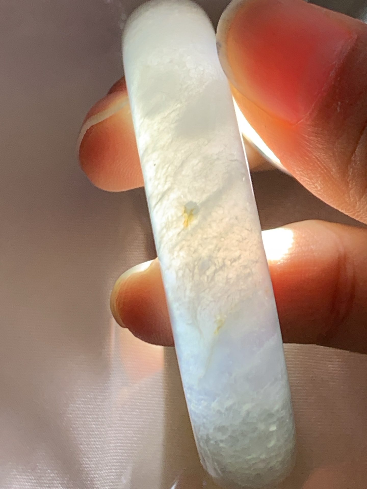 冰黄翡贵妃 打灯冰晶，底妆冰透有光感，果冻底，像刚切开的百香果果肉，清润透亮，水头十足显白不挑皮