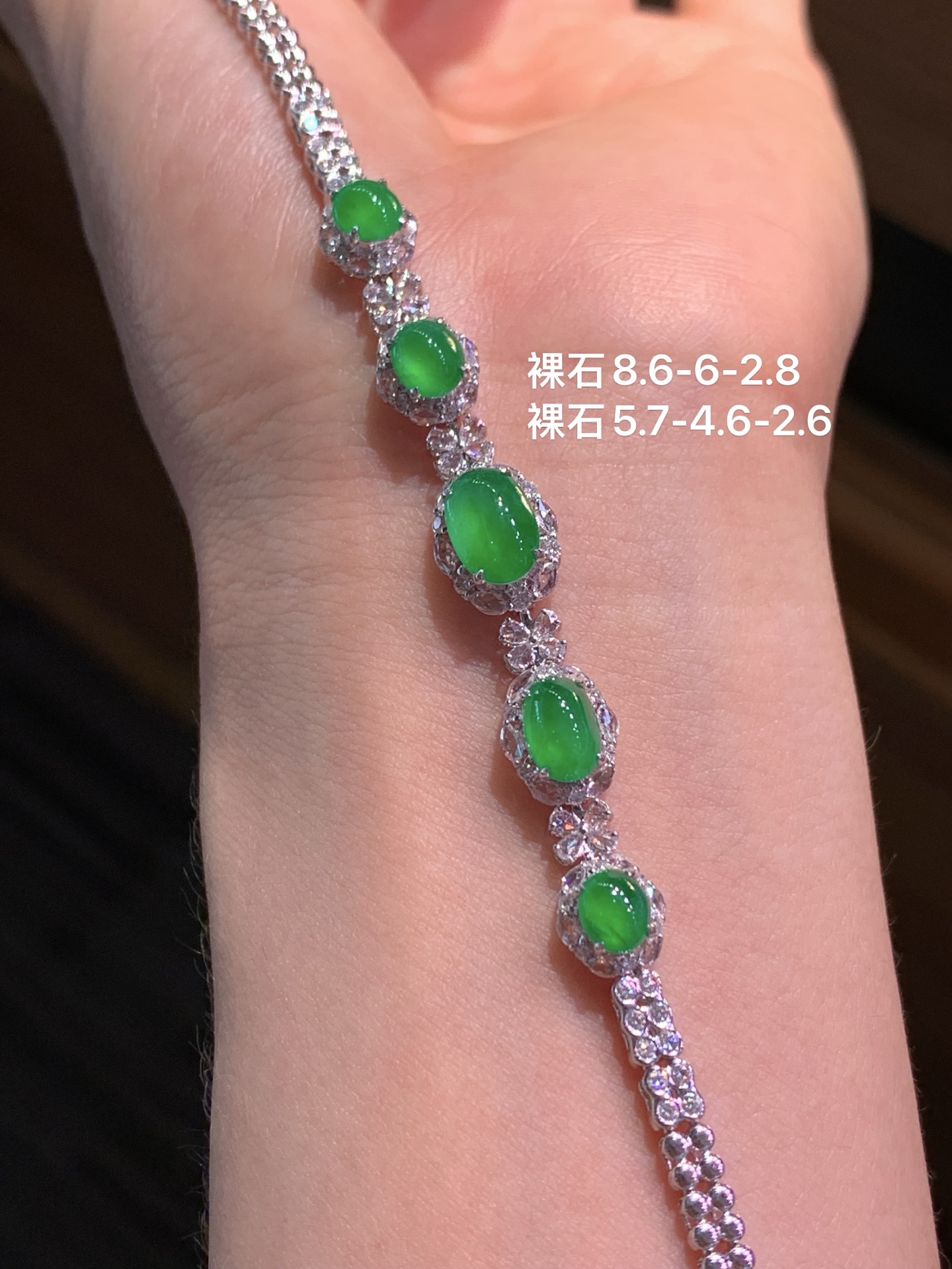 ️ 正阳绿起光蛋面手链，8.6-6-2.8