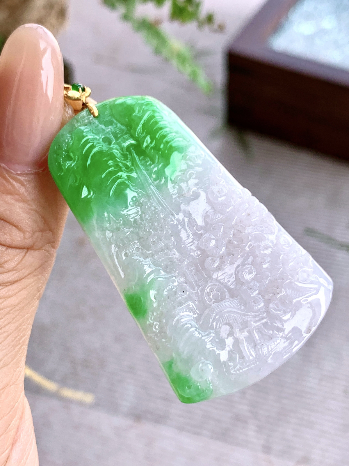 【镶嵌】冰飘绿花山水牌大山水牌吊坠  
【说明】缅料  18k金镶嵌 性价比高  飘花
【整体】54.6
【裸石】49.3-30.7-5.3