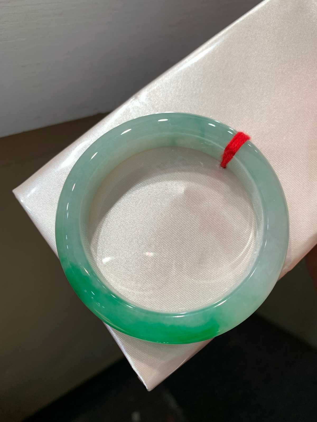 尺寸54.1/12.6/9.1，带色手镯
水润细腻 色好种老
