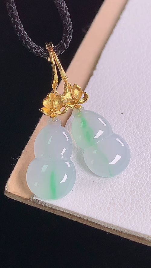 ️18K冰飘绿葫芦耳坠，一刀切，无裂，尺寸:27.7-13.2-8.2-2.6mm 10