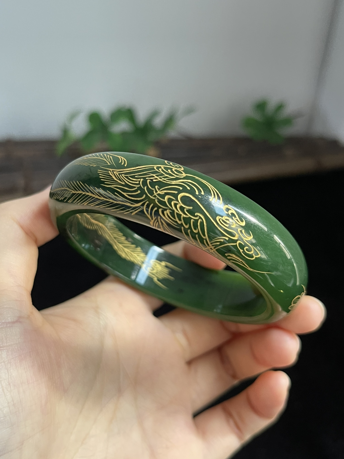 正圈60.3圈口，和田玉（碧玉）手镯，表面颜色为人工绘制