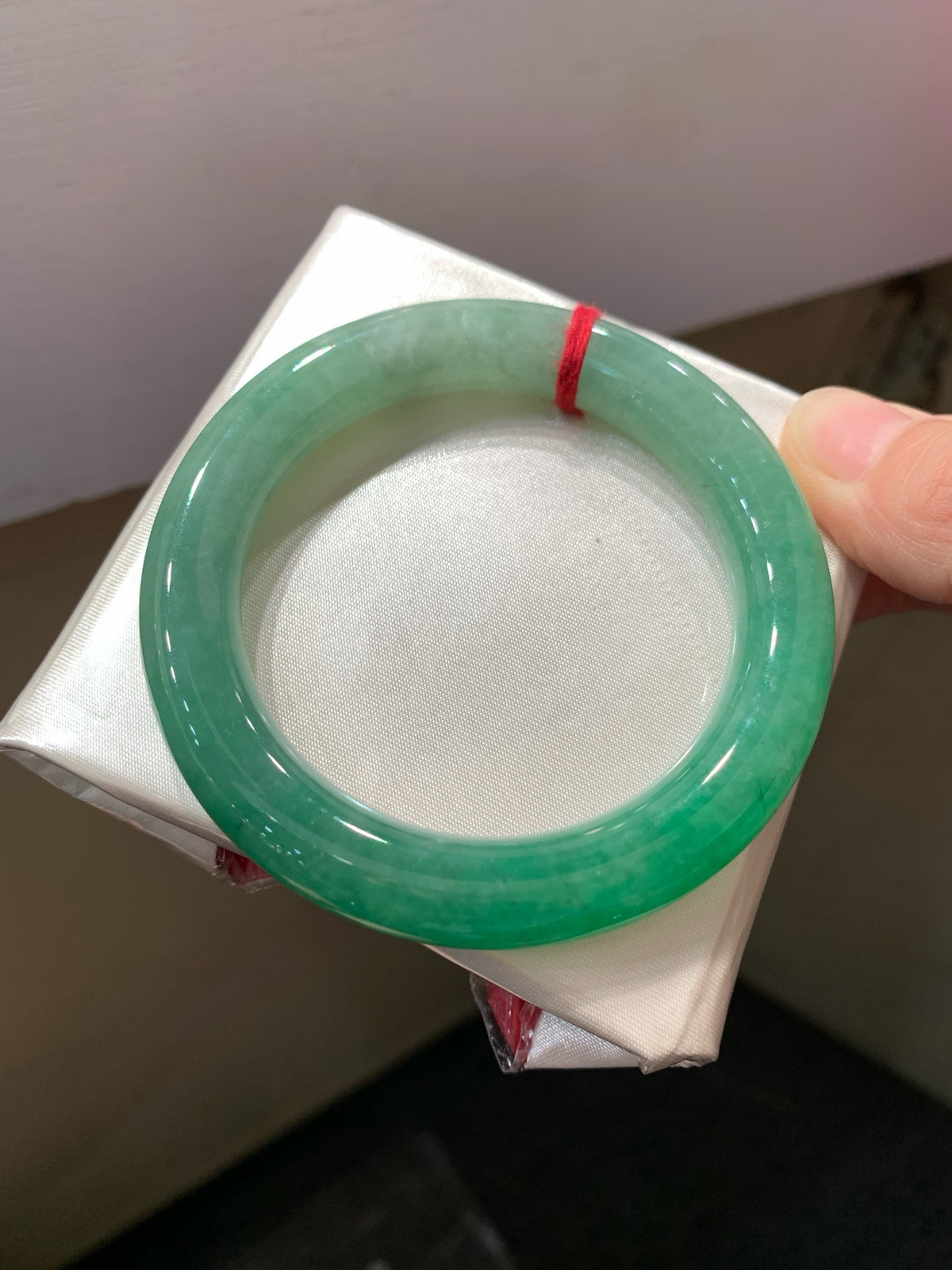 尺寸53.2/10.4，带色圆条手镯
有种有色 水润细腻