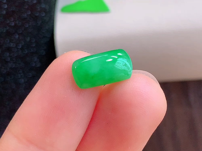 ️ 马鞍戒面，无裂，尺寸11.8-6.4-3.7mm，包A附证书