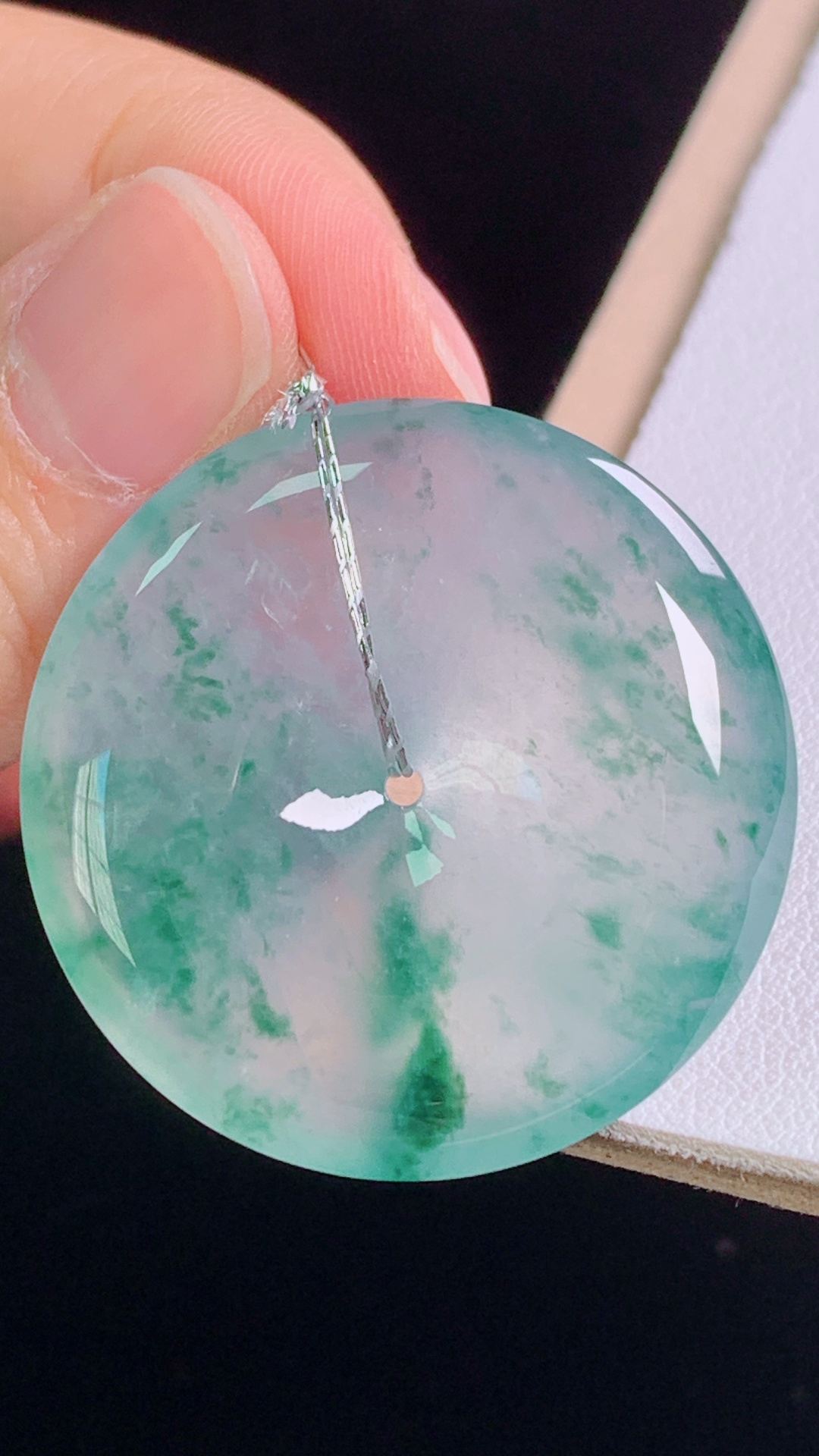 ️高品质 高冰飘花平安扣 种水，花色灵动，冰清玉洁，无裂 尺寸:32.4-5.9mm