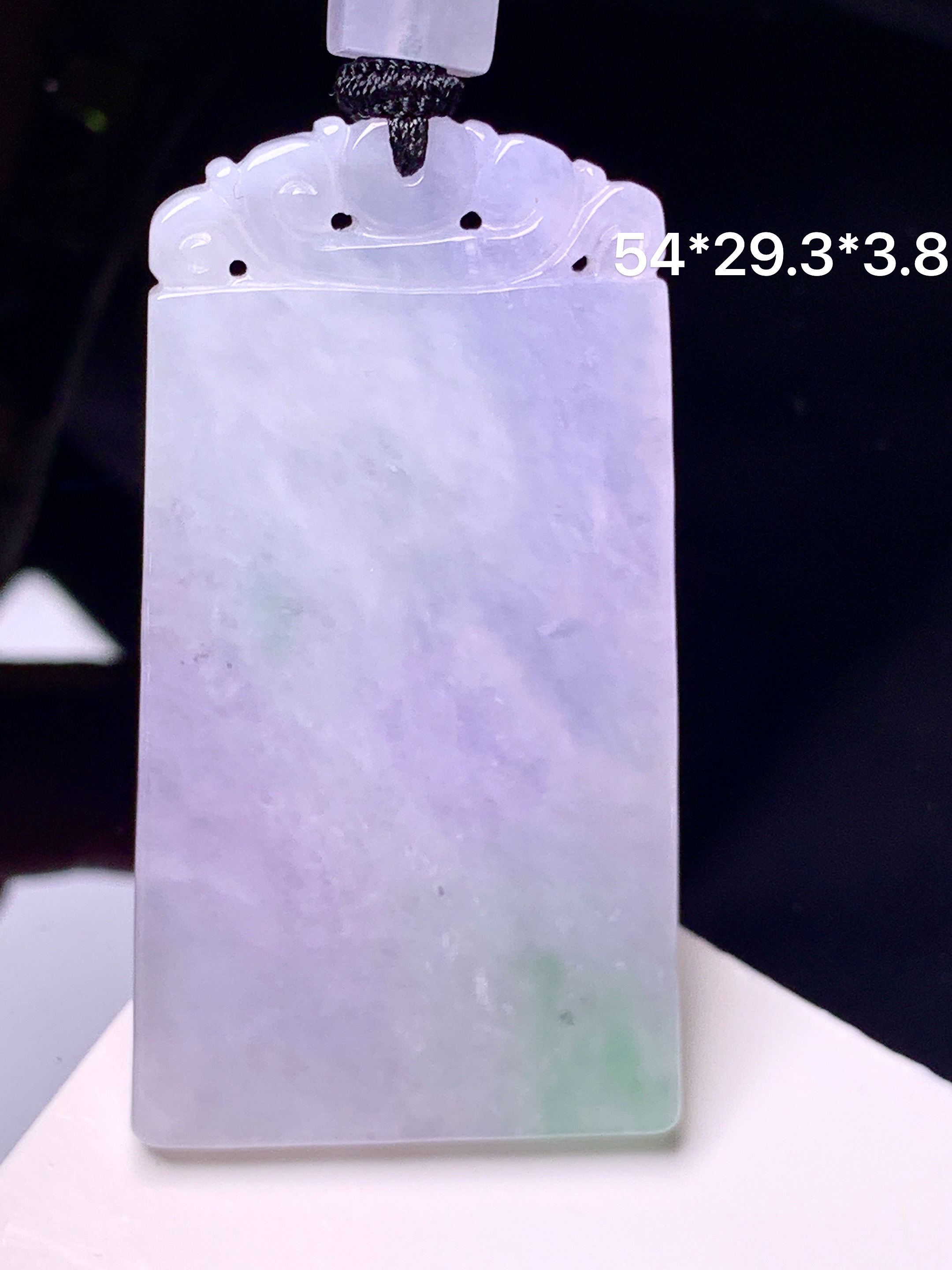 淡春彩无事牌吊坠 玉质细腻 色泽艳丽清新 整体尺寸54*29.3*3.8 w1