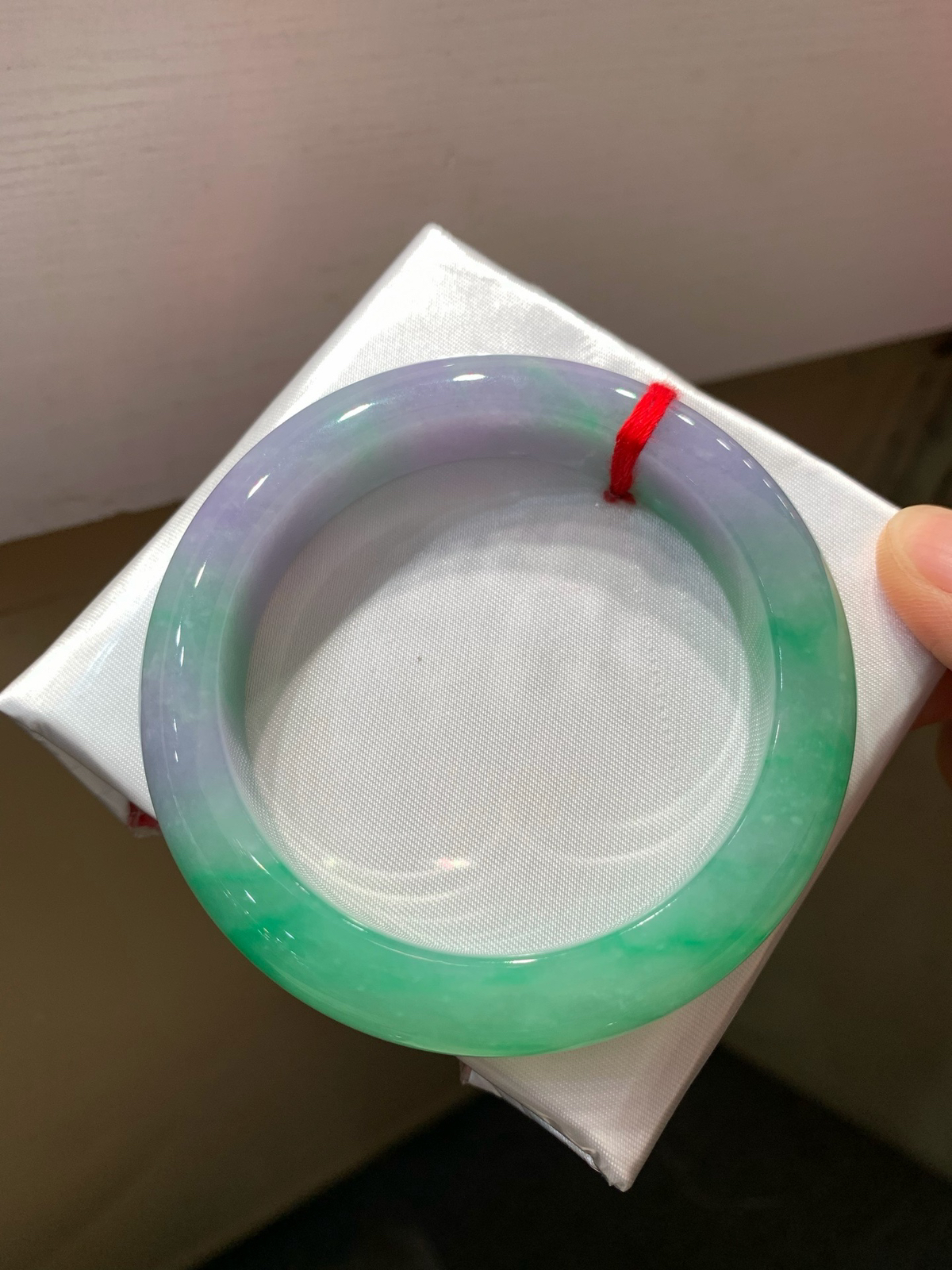尺寸56.5/13.1/9.9，春彩手镯
水润细腻 色艳 上手好看