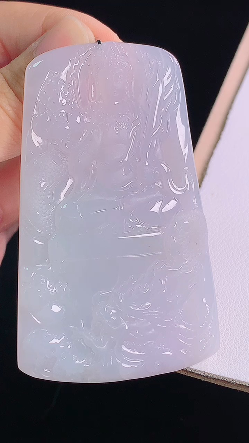 冰润虚空藏菩萨，无裂，尺寸:68.8-41.8-5.8mm