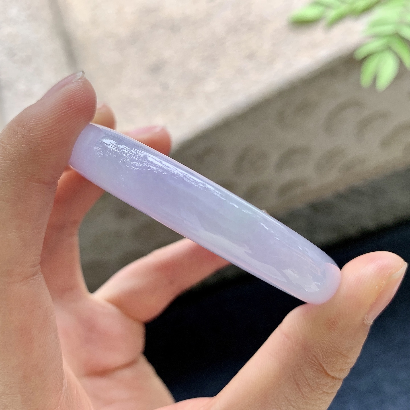 正圈49 50【圈口】50.4/10.8/8.7【编码】T1071162【描述】春彩，水润，种老，细腻，打灯有纹线