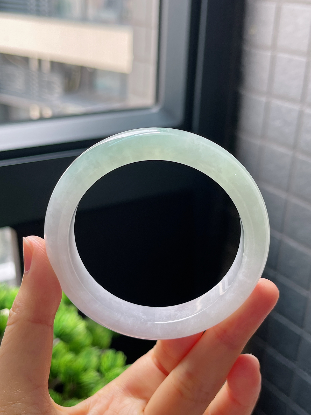 圈口55.2，冰糯种浅绿色翡翠正圈手镯