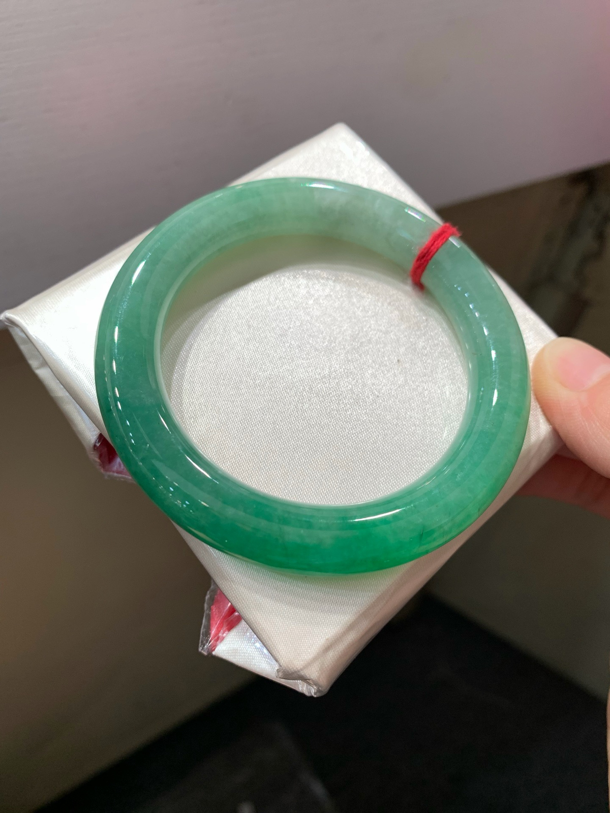 尺寸53.2/10.4，带色圆条手镯
有种有色 水润细腻