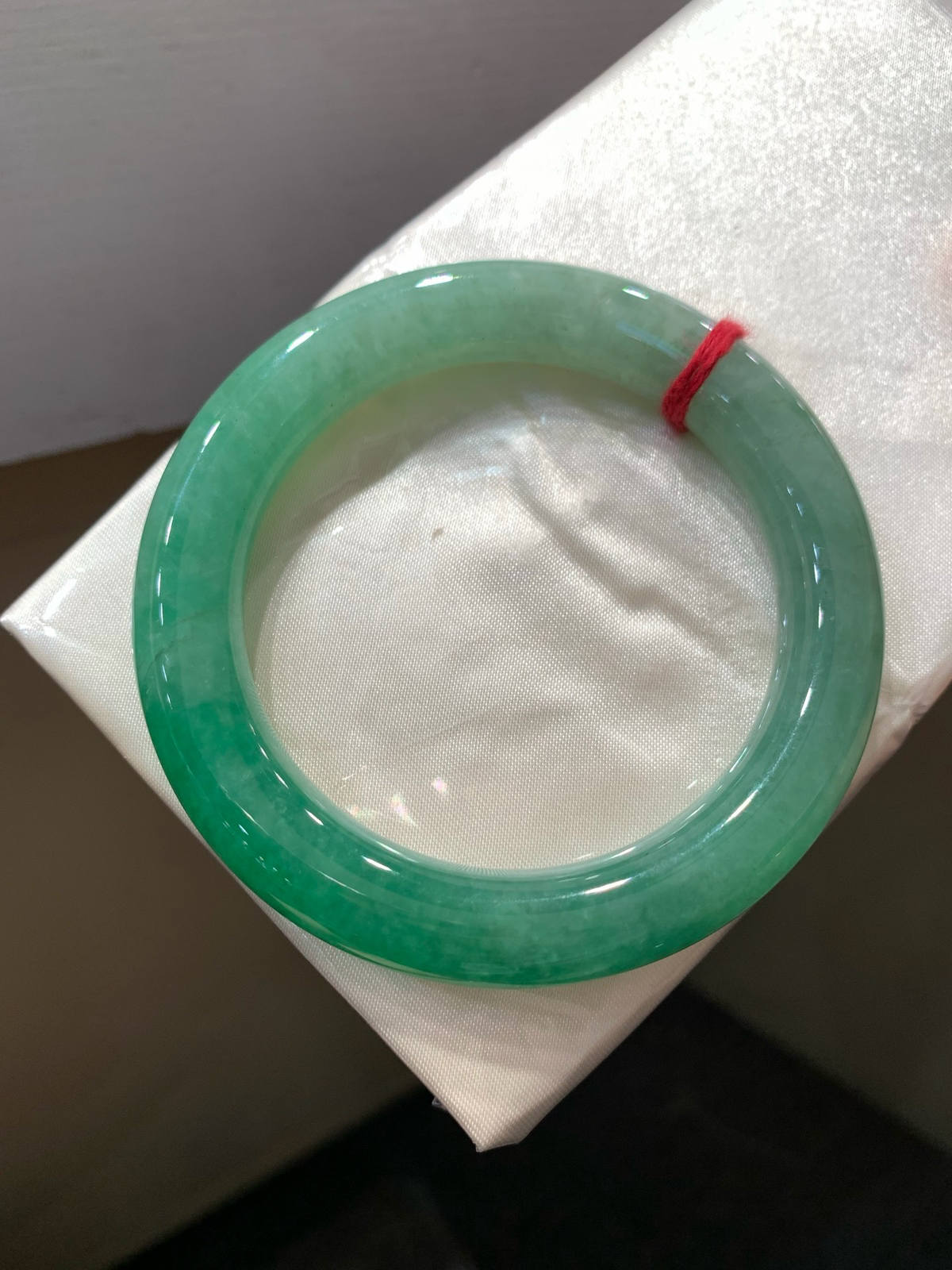 尺寸53.2/10.4，带色圆条手镯
有种有色 水润细腻