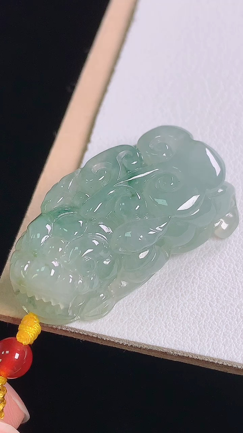 冰飘花貔貅，无裂，尺寸:35.1-17.8-11.6mm