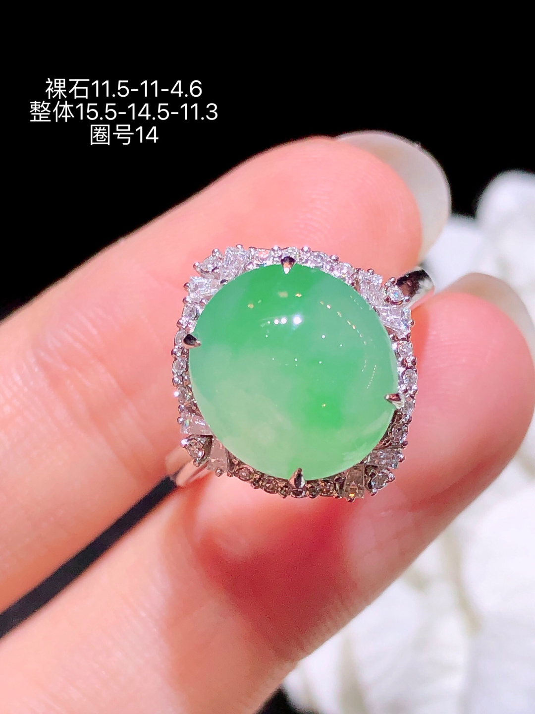 18K金镶 冰绿蛋面戒指 水润色艳 品相饱满 苹果拍摄，实物更好看，11.5-11-4.6