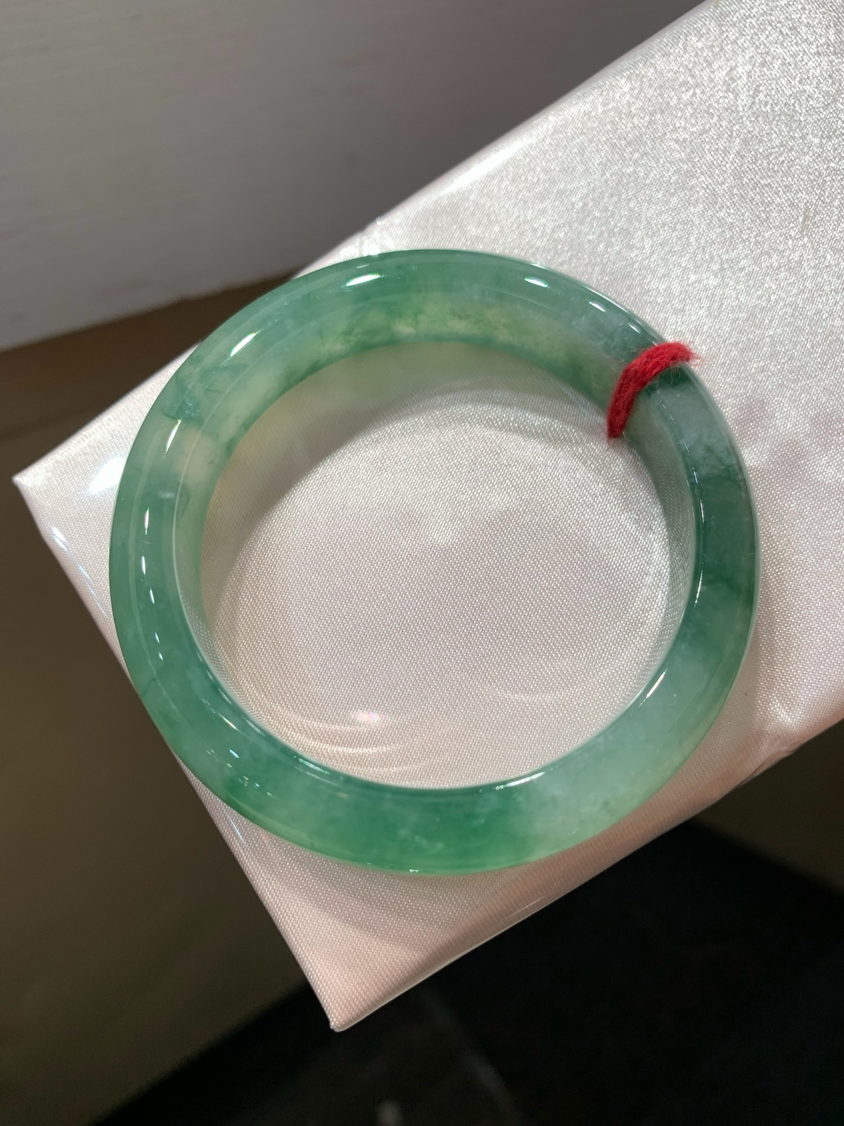 尺寸51.3/11.8/8.1，冰飘花手镯
种好水润
