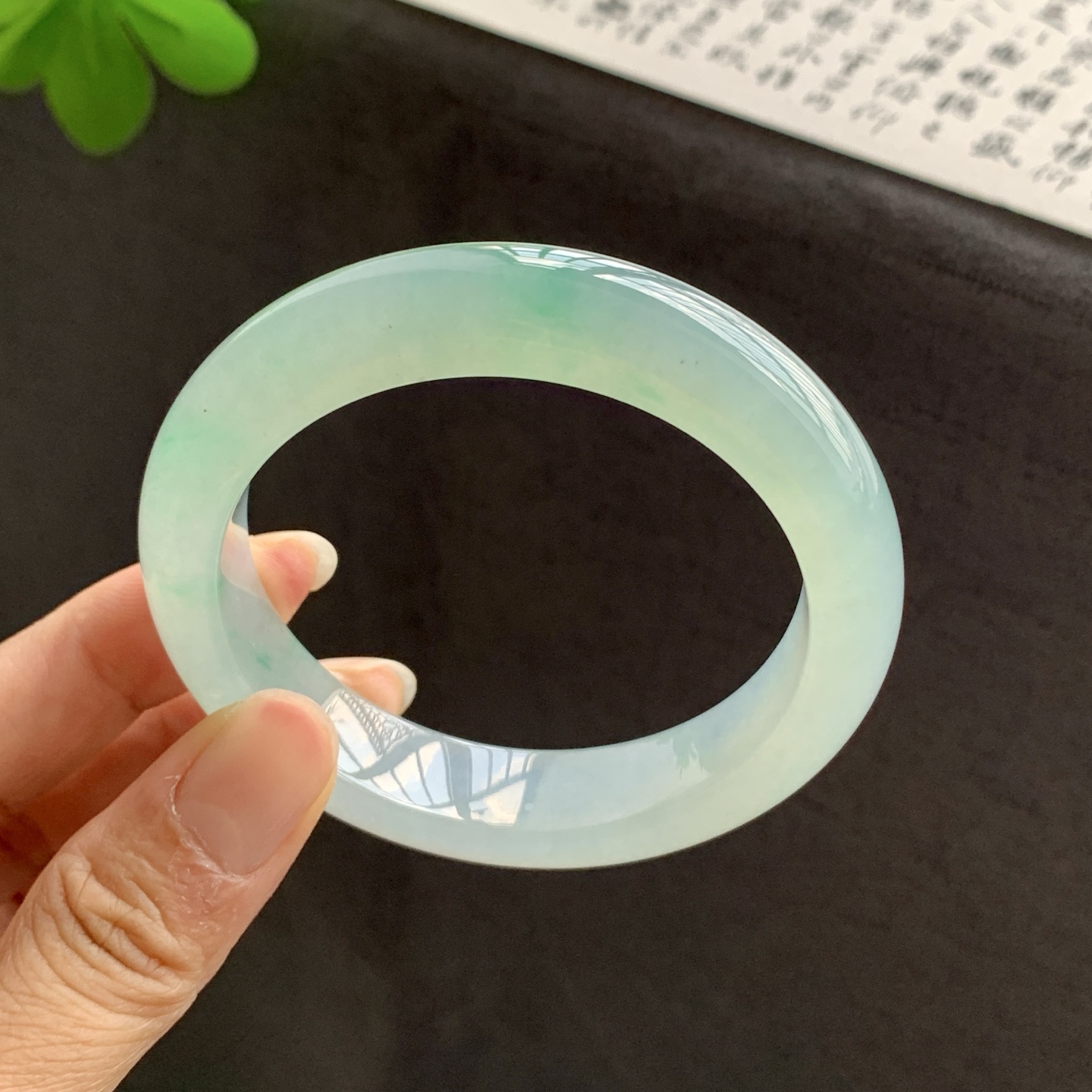 071206JJ 冰绿底飘绿正圈翡翠手镯 56.2-13.5-9.2