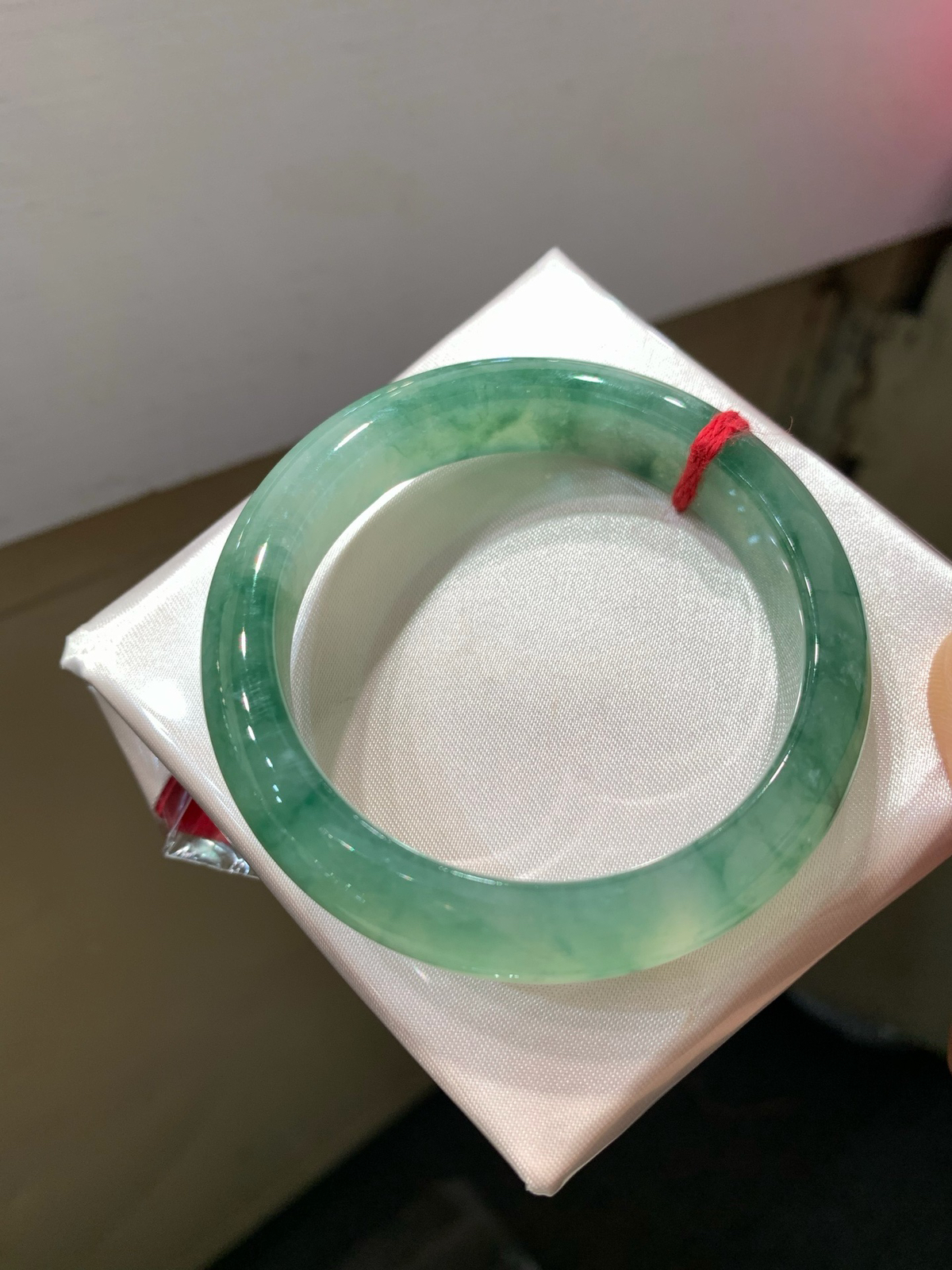尺寸51.3/11.8/8.1，冰飘花手镯
种好水润