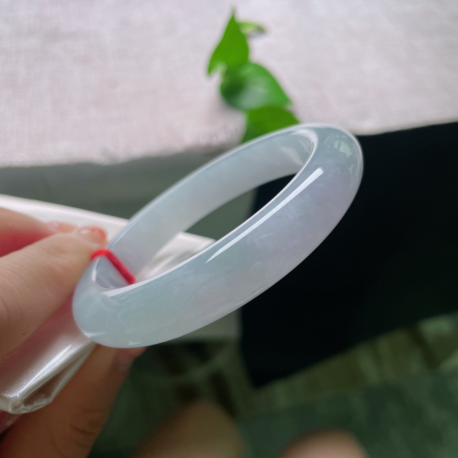 54.9/11.3/8.5，蓝紫底正圈,细腻干净，素雅而不失奢华，复古韵味浓郁，佩戴端庄大气ss55705a