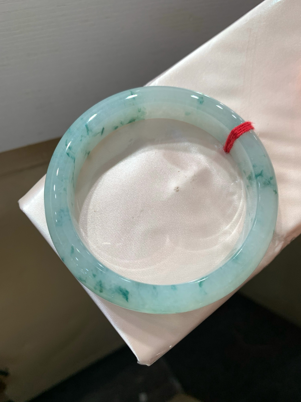 尺寸58.4/12.1/8.4，冰飘花手镯
水润细腻 种老