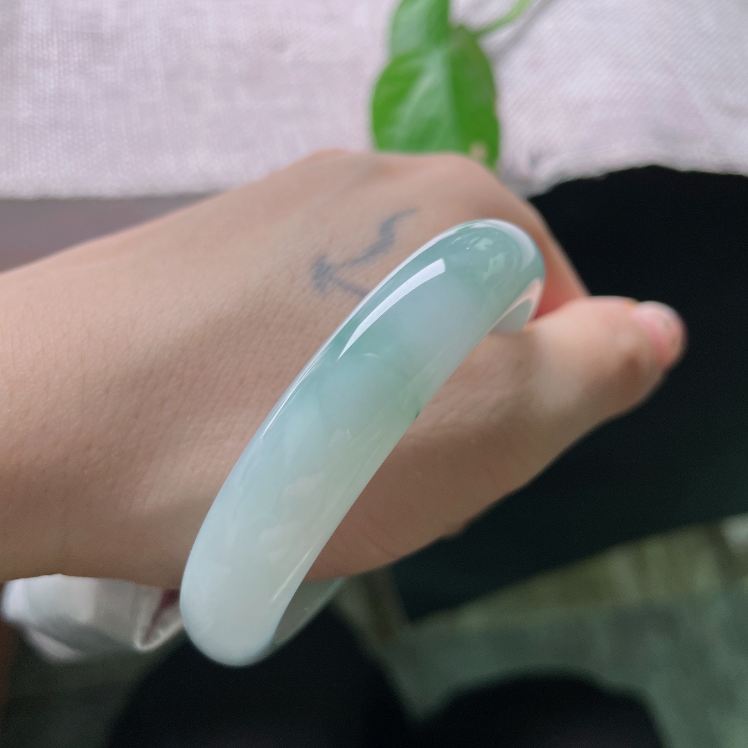 52.9/11.7/6.3，飘花正圈，水头好，种老，清爽自然，佩戴温柔，皮纹，ss55681a