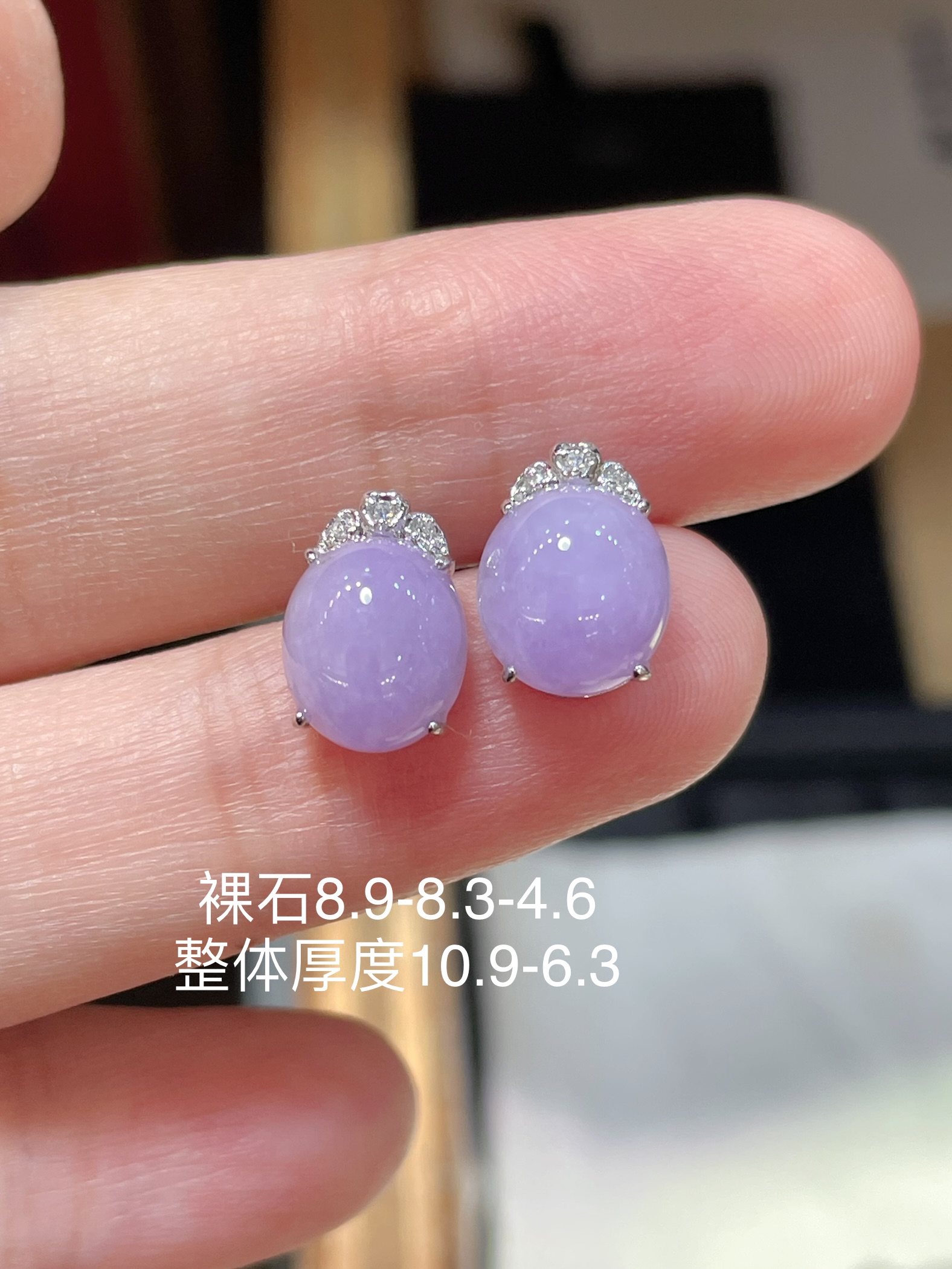 ️ 性比 翡翠·高冰底蛋面耳钉，经得起考验的品质，无裂 料子水润通透，种老起光。18k金镶嵌，佩戴