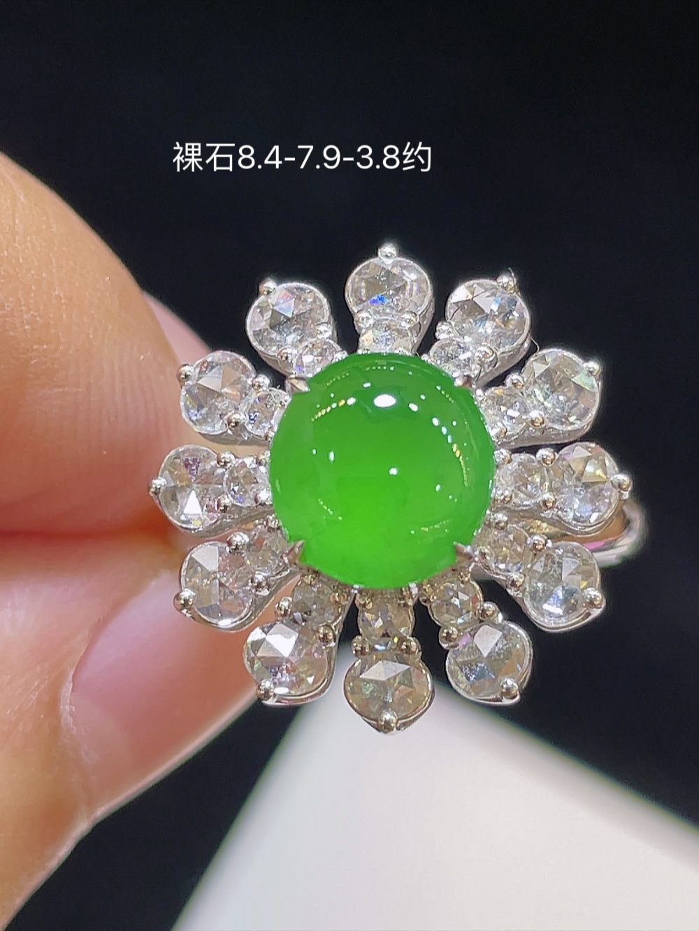 ️【高冰正阳绿，戒指】大件饱满，通透水润，玉质细腻，翠色鲜艳，18k金奢华钻石镶嵌️，8.4-7
