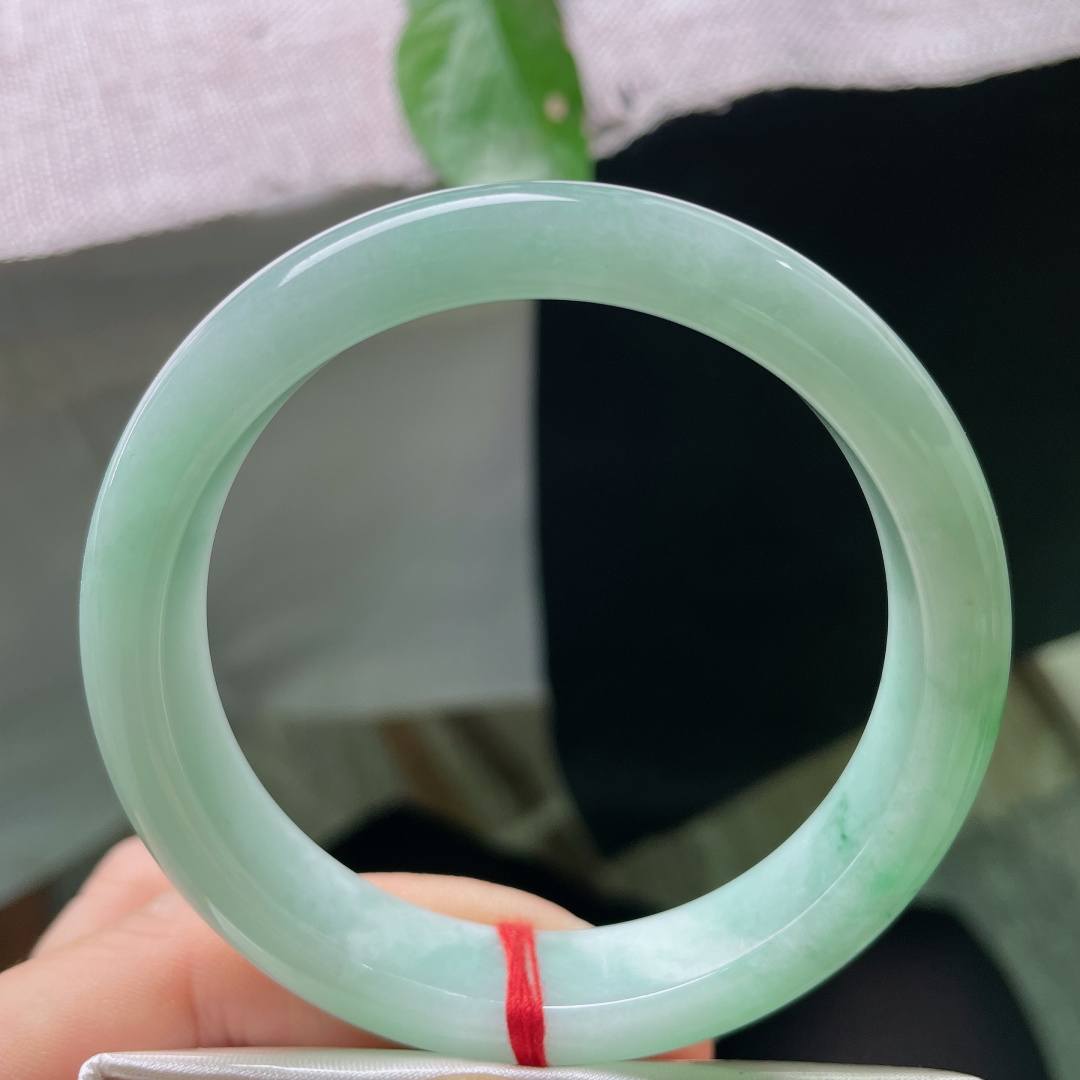 58.4/12.4/7.7，绿底正圈，色系甜美，青春可人，佩戴显白，显气质，无裂，ss54893a
