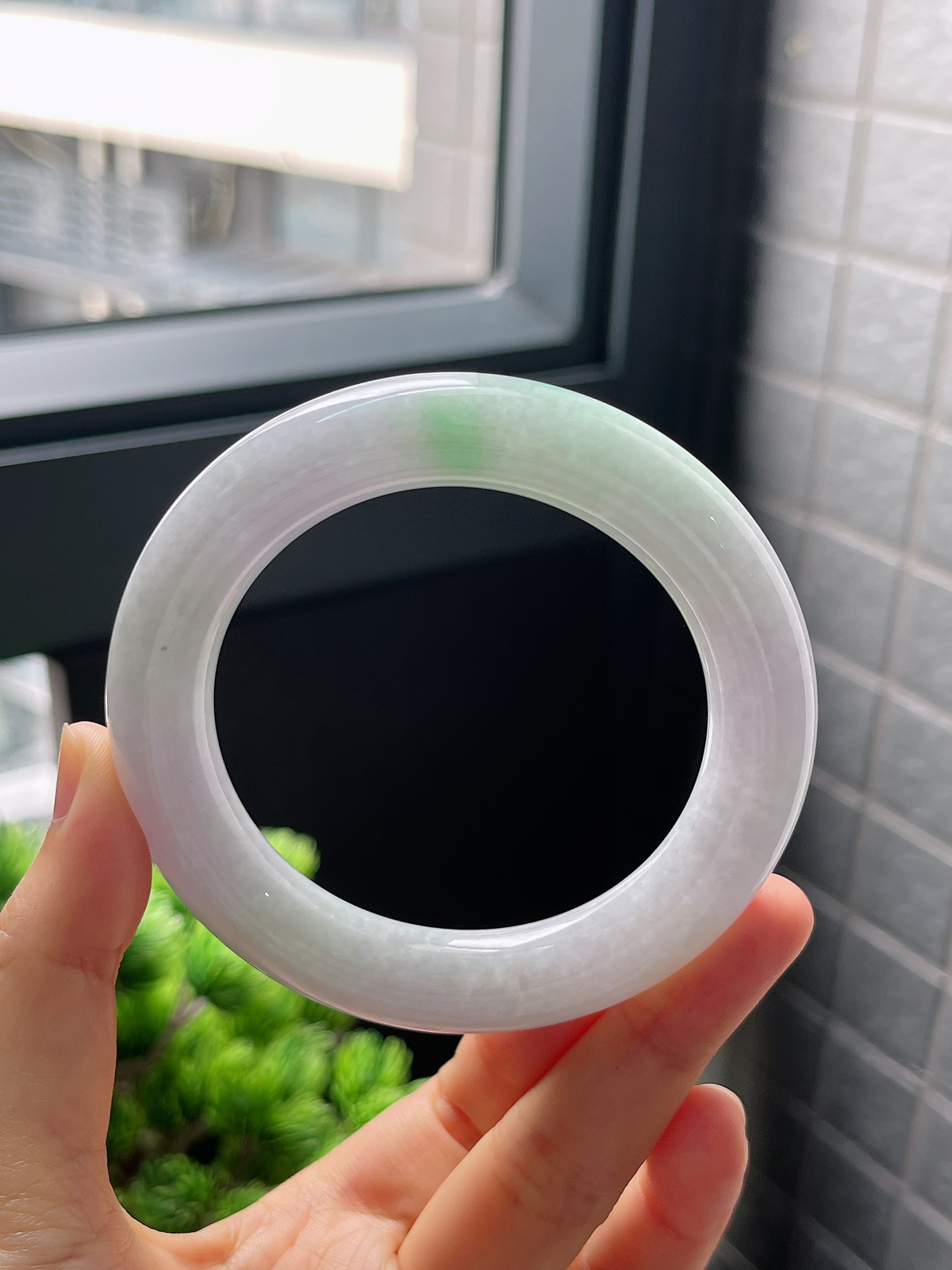 圈口56，糯化种飘花翡翠圆条手镯