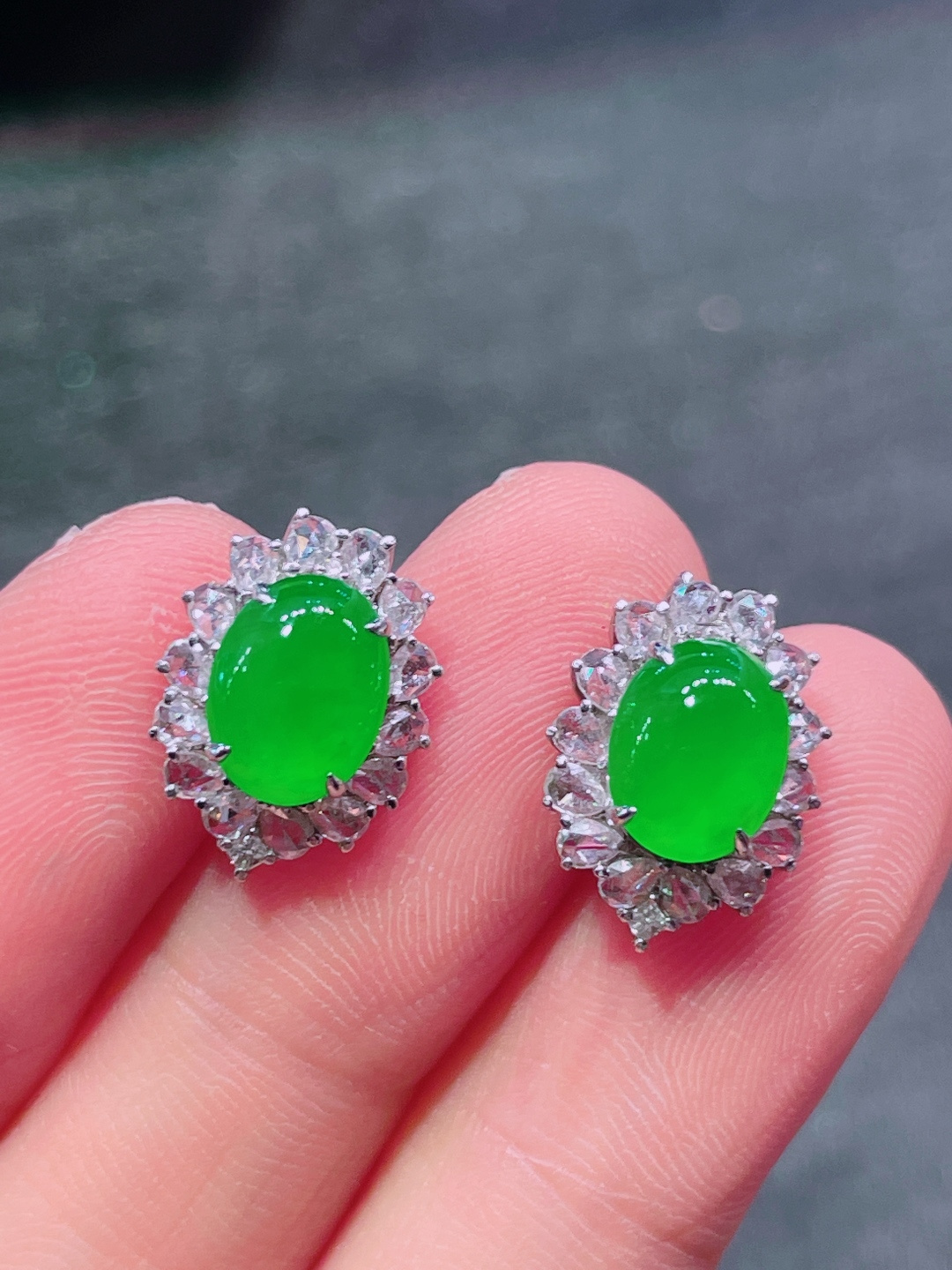 ️冰种绿蛋面耳钉，晶莹剔透，新颖时尚，无裂，8.8-7-3
