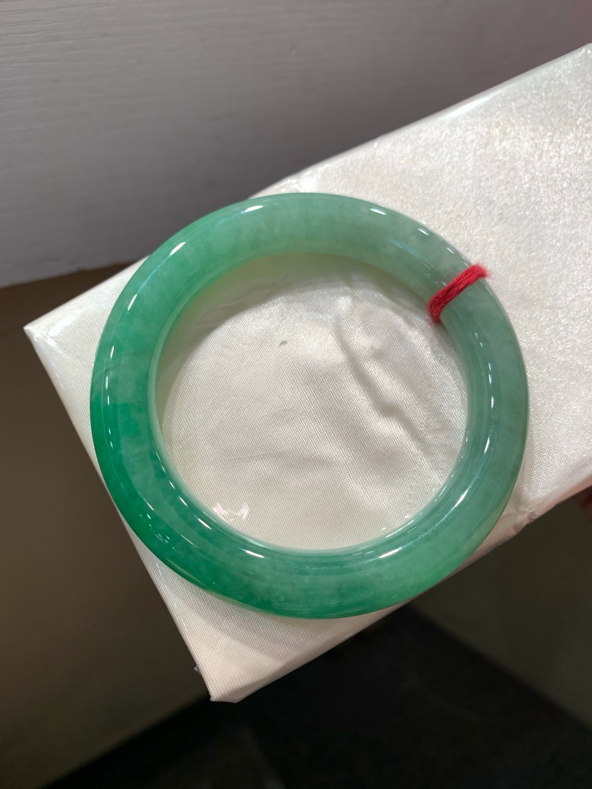 尺寸53.2/10.4，带色圆条手镯
有种有色 水润细腻