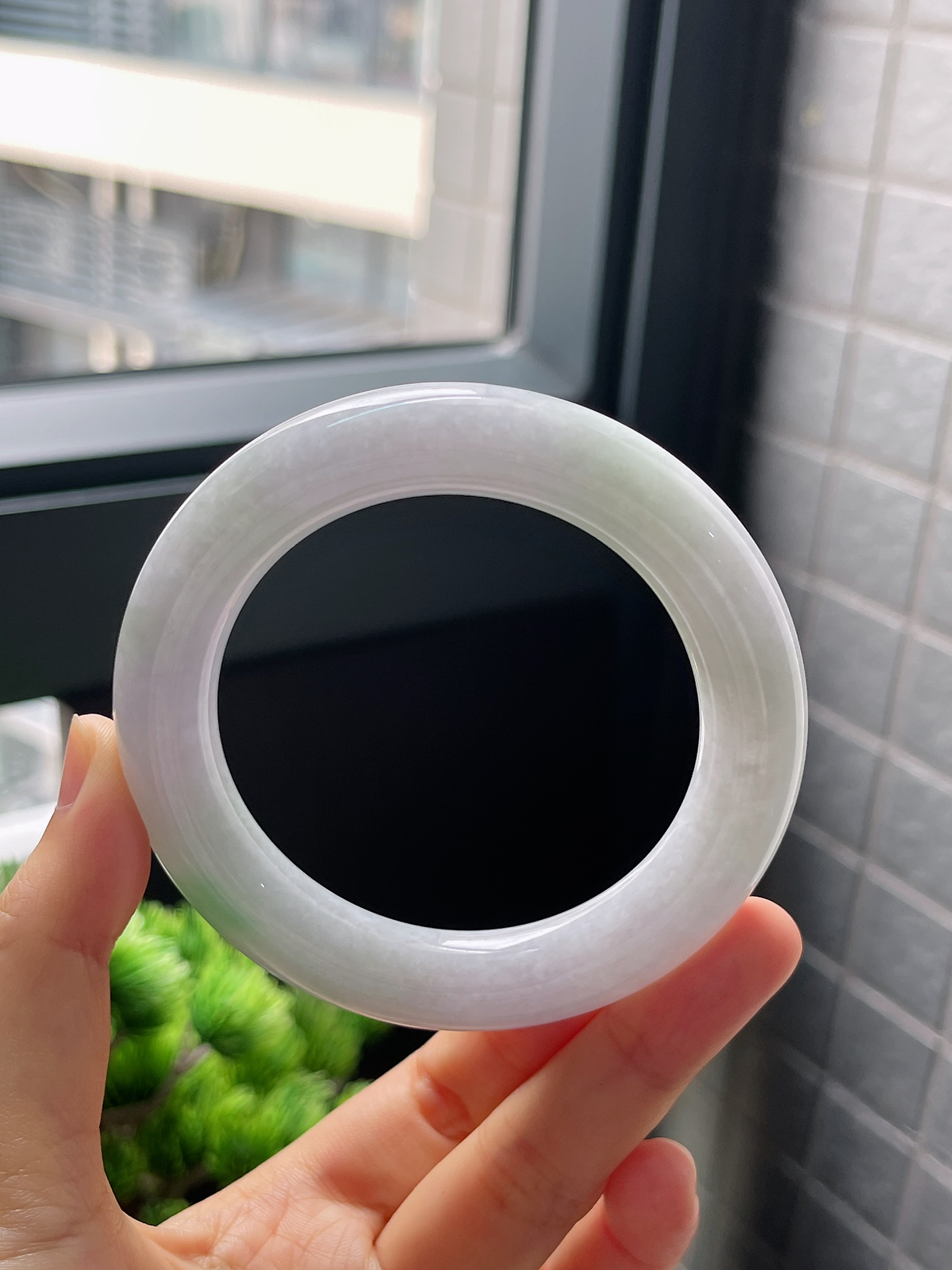 圈口56，糯化种飘花翡翠圆条手镯