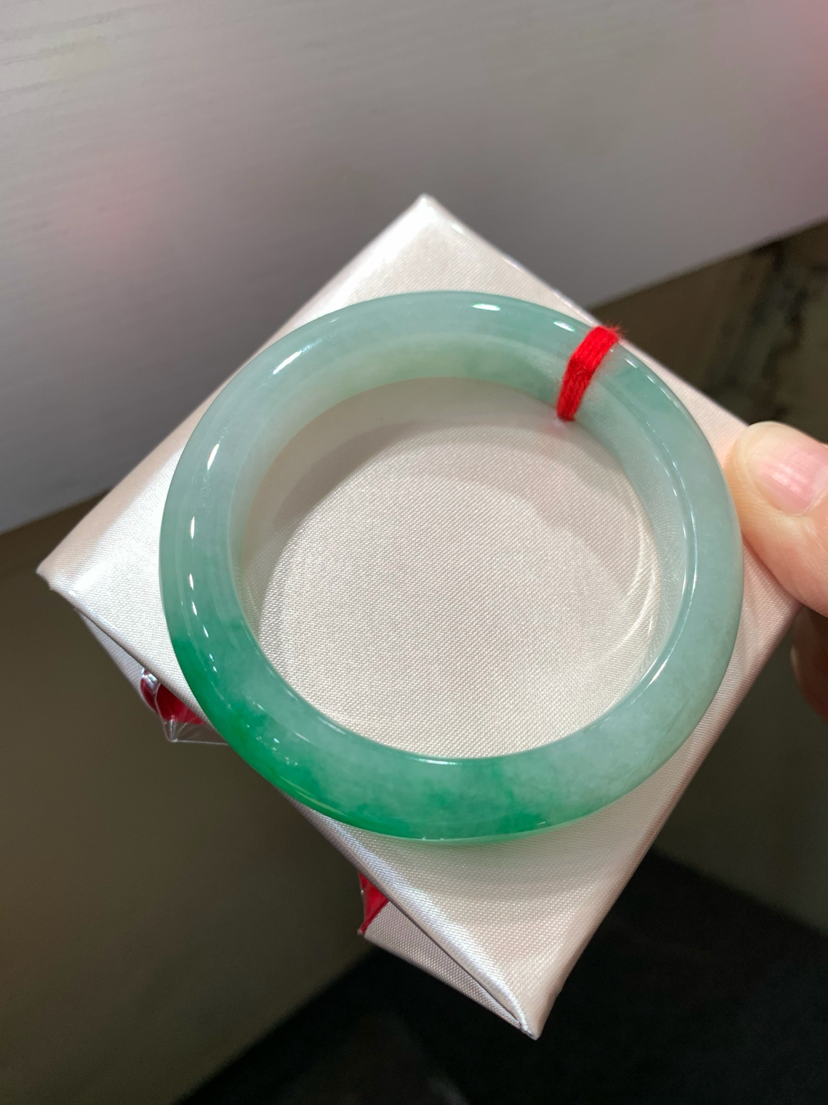 尺寸54.1/12.6/9.1，带色手镯
水润细腻 色好种老
