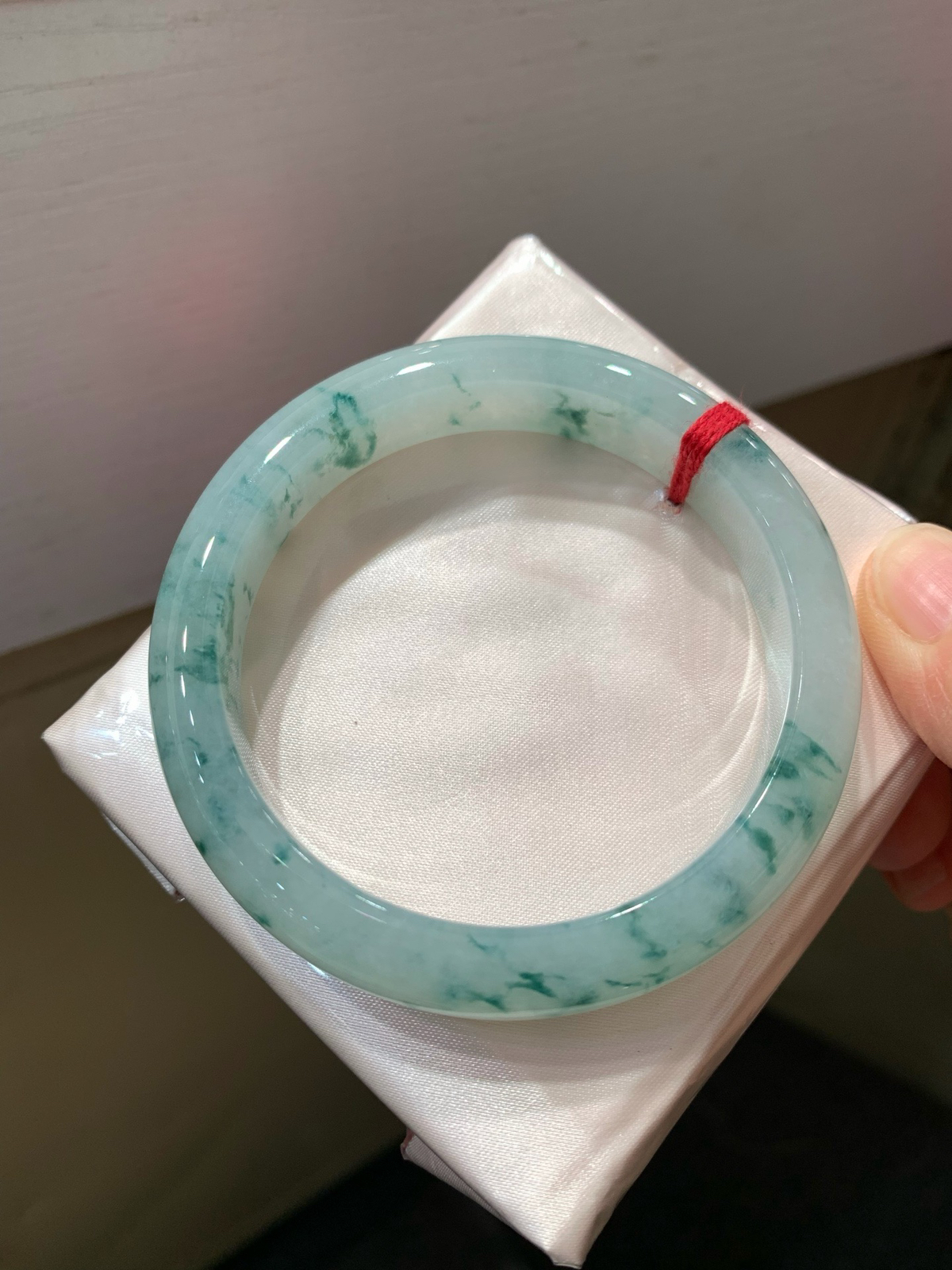 尺寸58.4/12.1/8.4，冰飘花手镯
水润细腻 种老