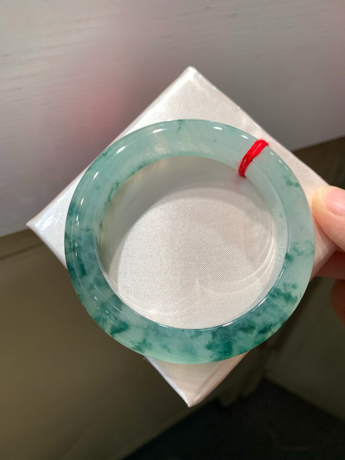 尺寸56.9/12.6/8.8，冰种飘花手镯
种好水足