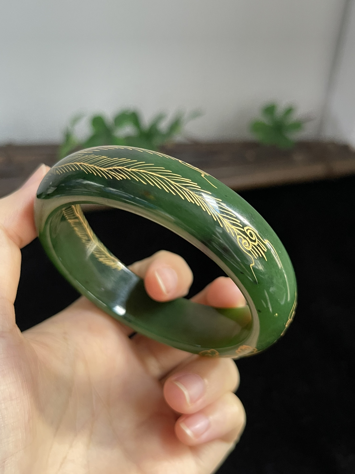 正圈60.3圈口，和田玉（碧玉）手镯，表面颜色为人工绘制