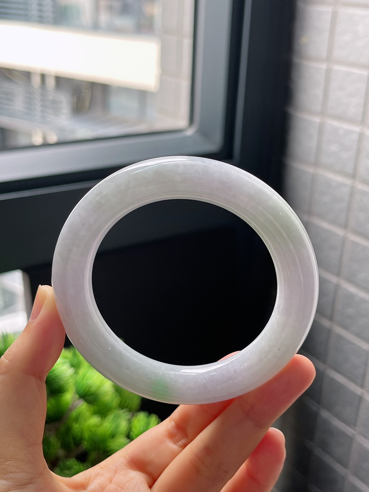 圈口56，糯化种飘花翡翠圆条手镯
