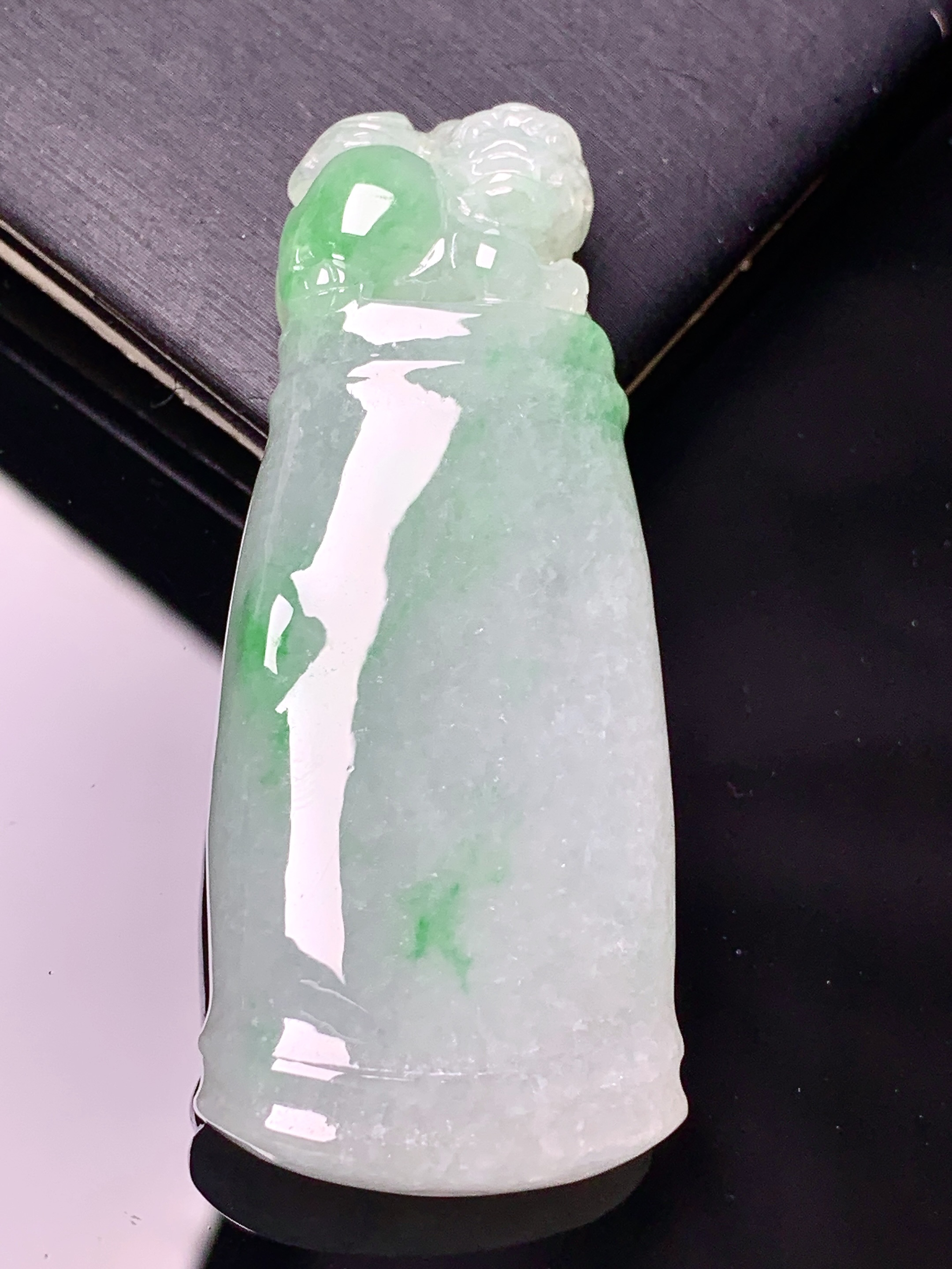 飘绿竹节吊坠 玉质细腻 色泽艳丽清新 整体尺寸54*22.8*9.5 a3