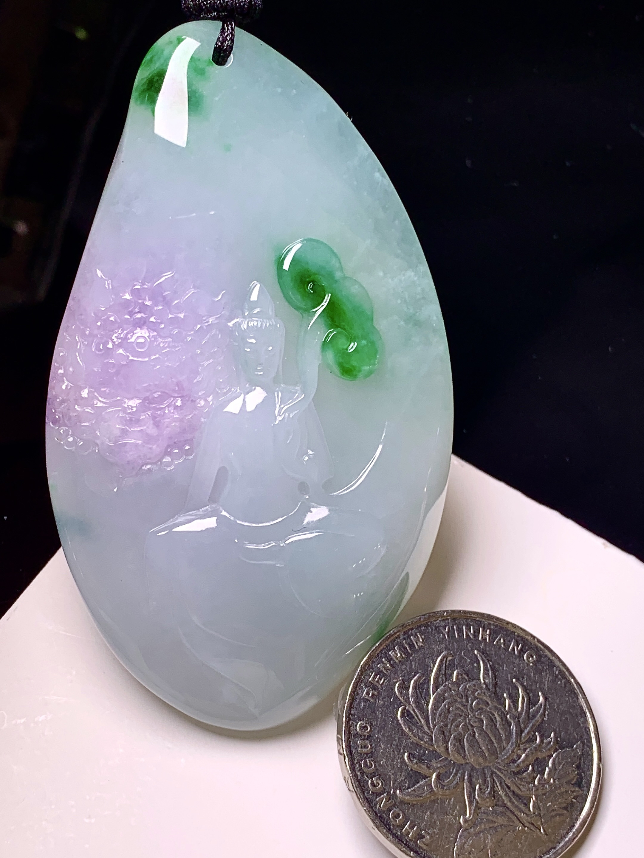淡春彩观音菩萨吊坠 玉质细腻 色泽艳丽清新 整体尺寸64.5*37.3*9.2 w1