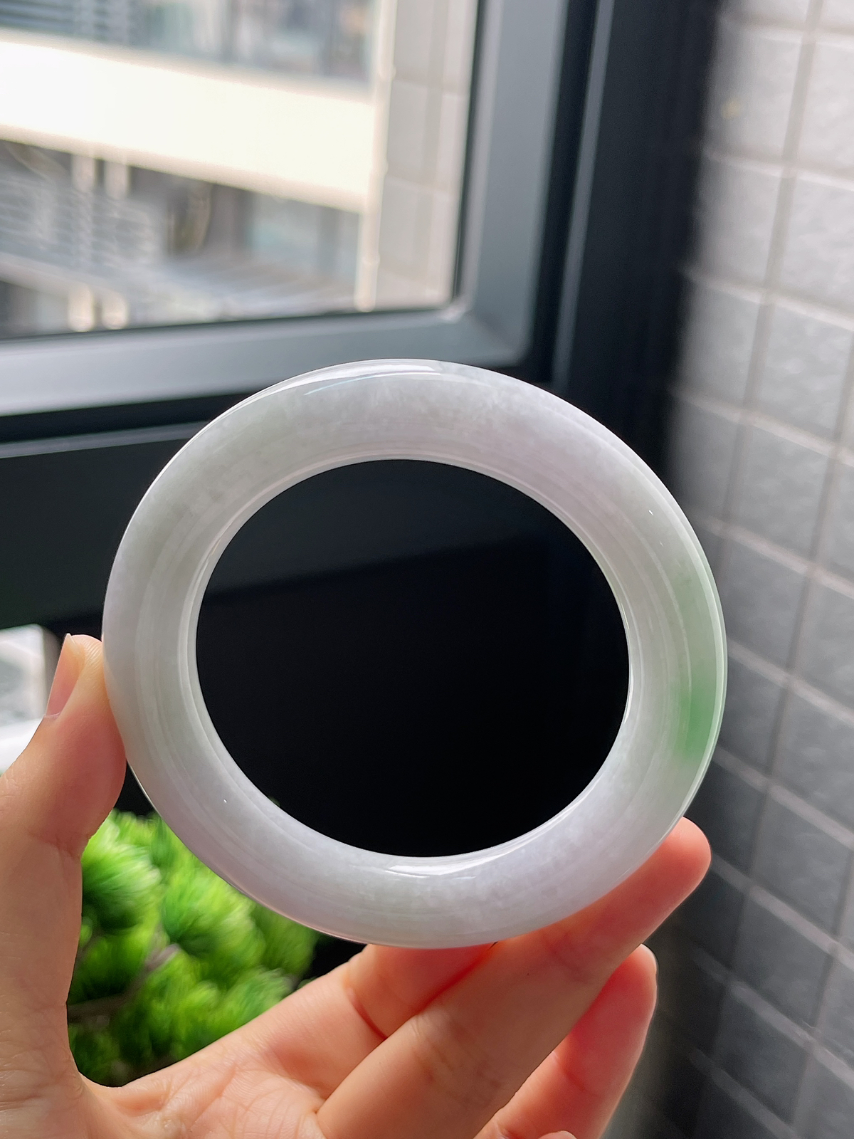 圈口56，糯化种飘花翡翠圆条手镯