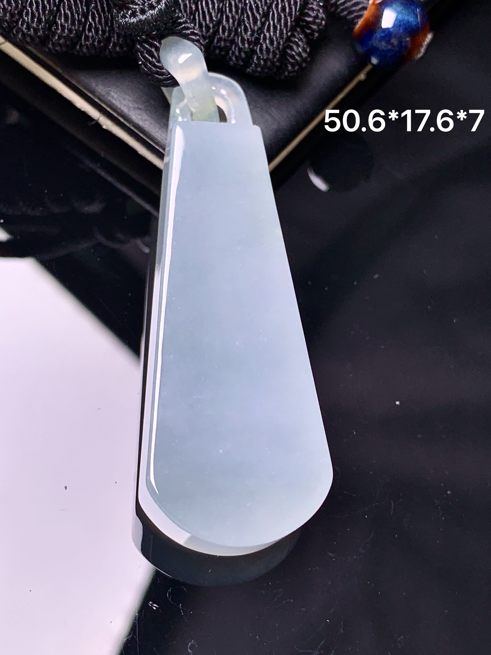 冰种无事牌吊坠 玉质细腻 色泽艳丽清新 整体尺寸50.6*17.6*7 L2