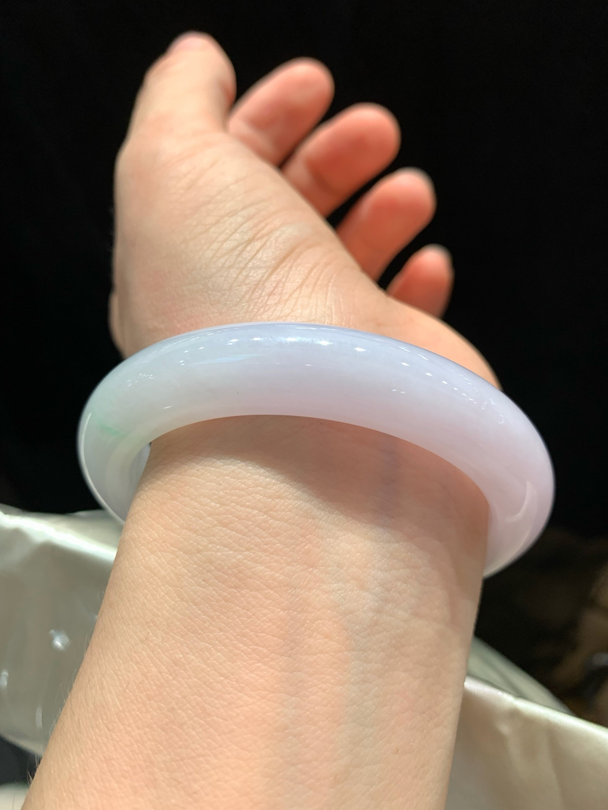 尺寸55.1/11.3/8.6，淡紫罗兰手镯
水润细腻