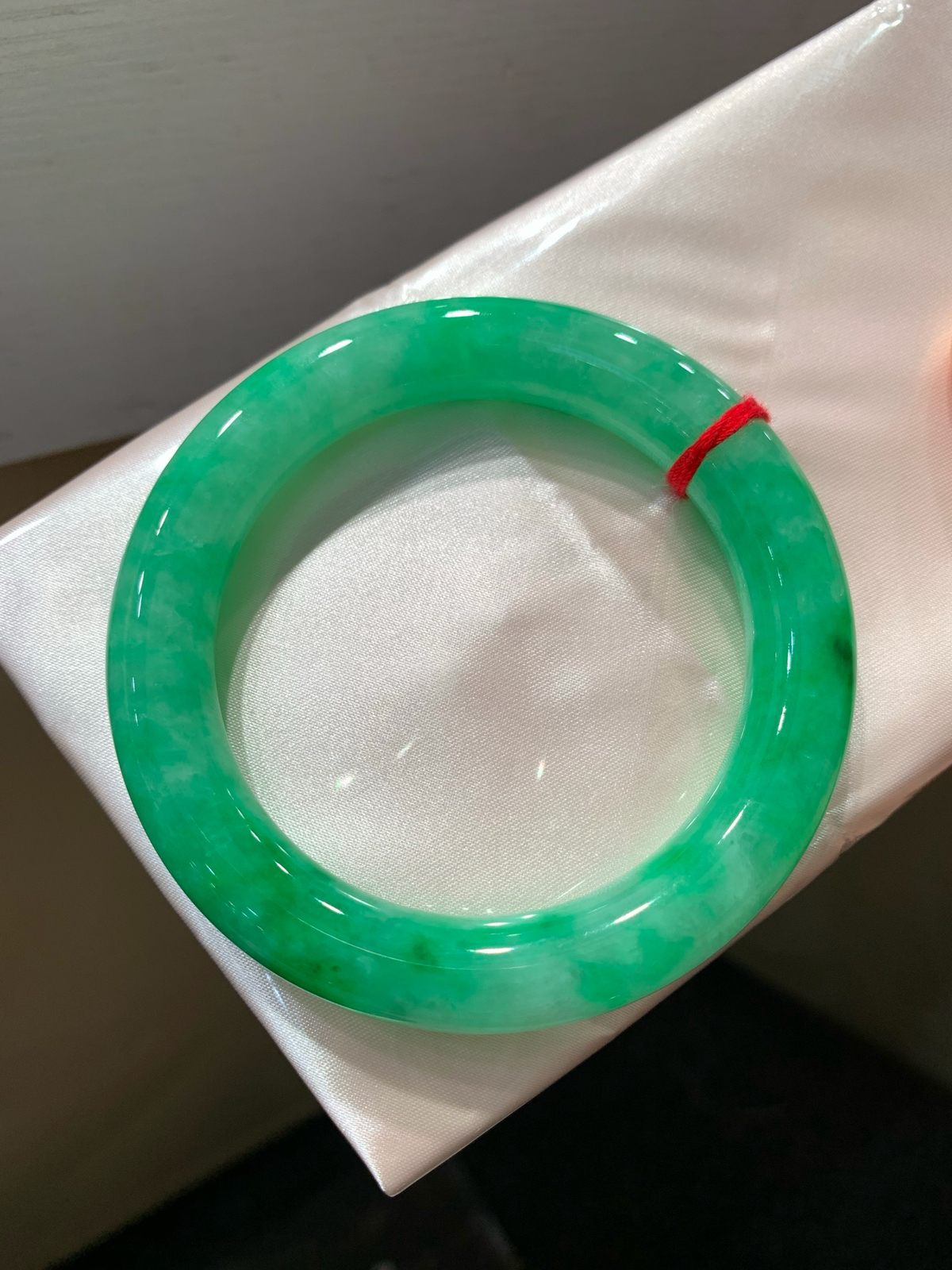 尺寸57.3/11.2/11，带色圆条手镯
水润细腻 有种有色