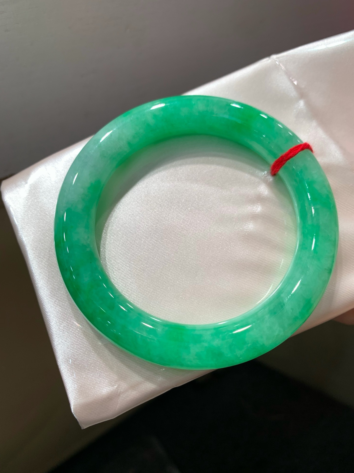 尺寸57.3/11.2/11，带色圆条手镯
水润细腻 有种有色