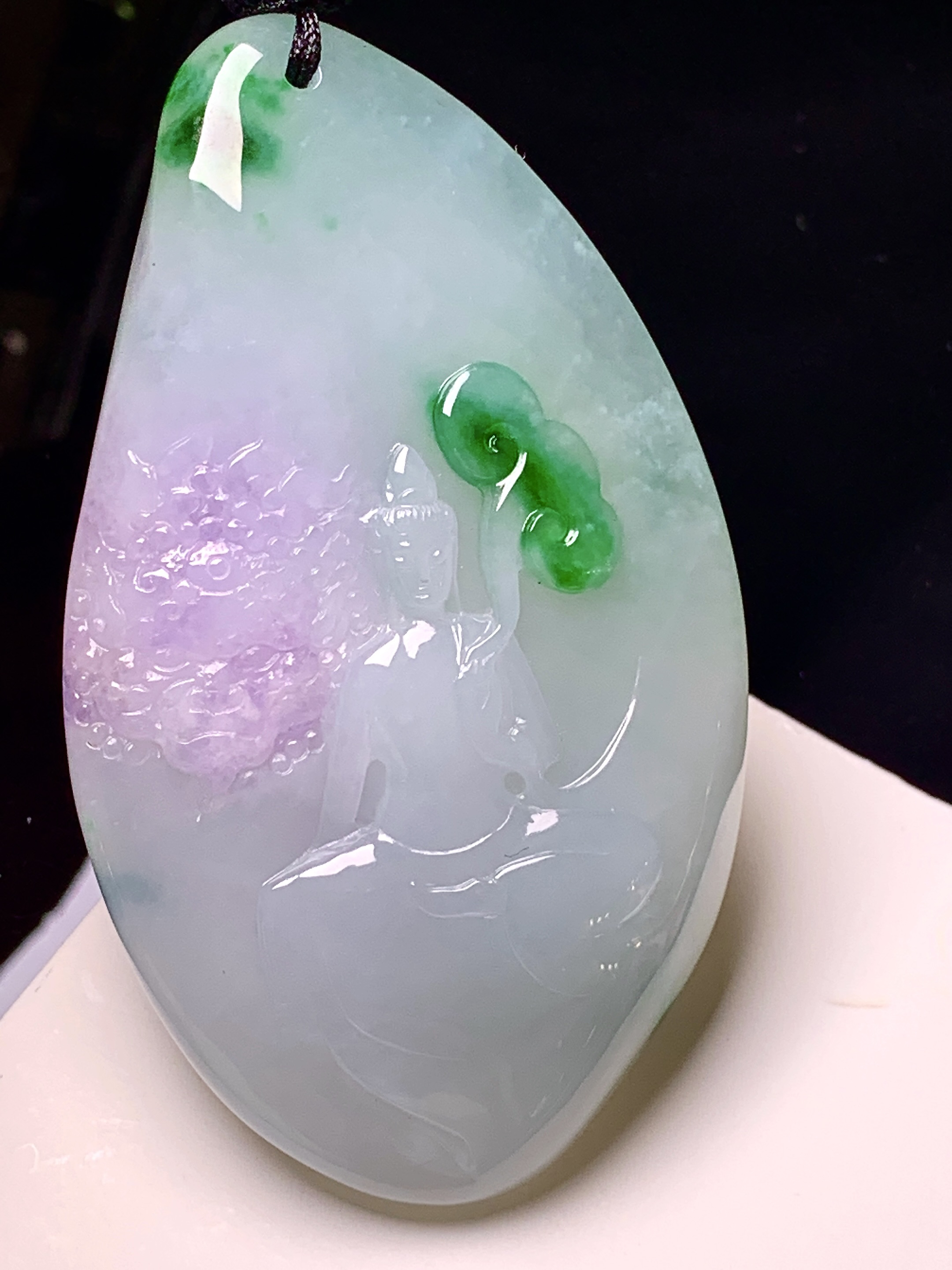 淡春彩观音菩萨吊坠 玉质细腻 色泽艳丽清新 整体尺寸64.5*37.3*9.2 w1
