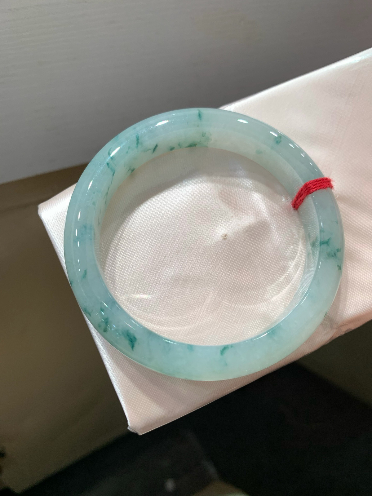尺寸58.4/12.1/8.4，冰飘花手镯
水润细腻 种老