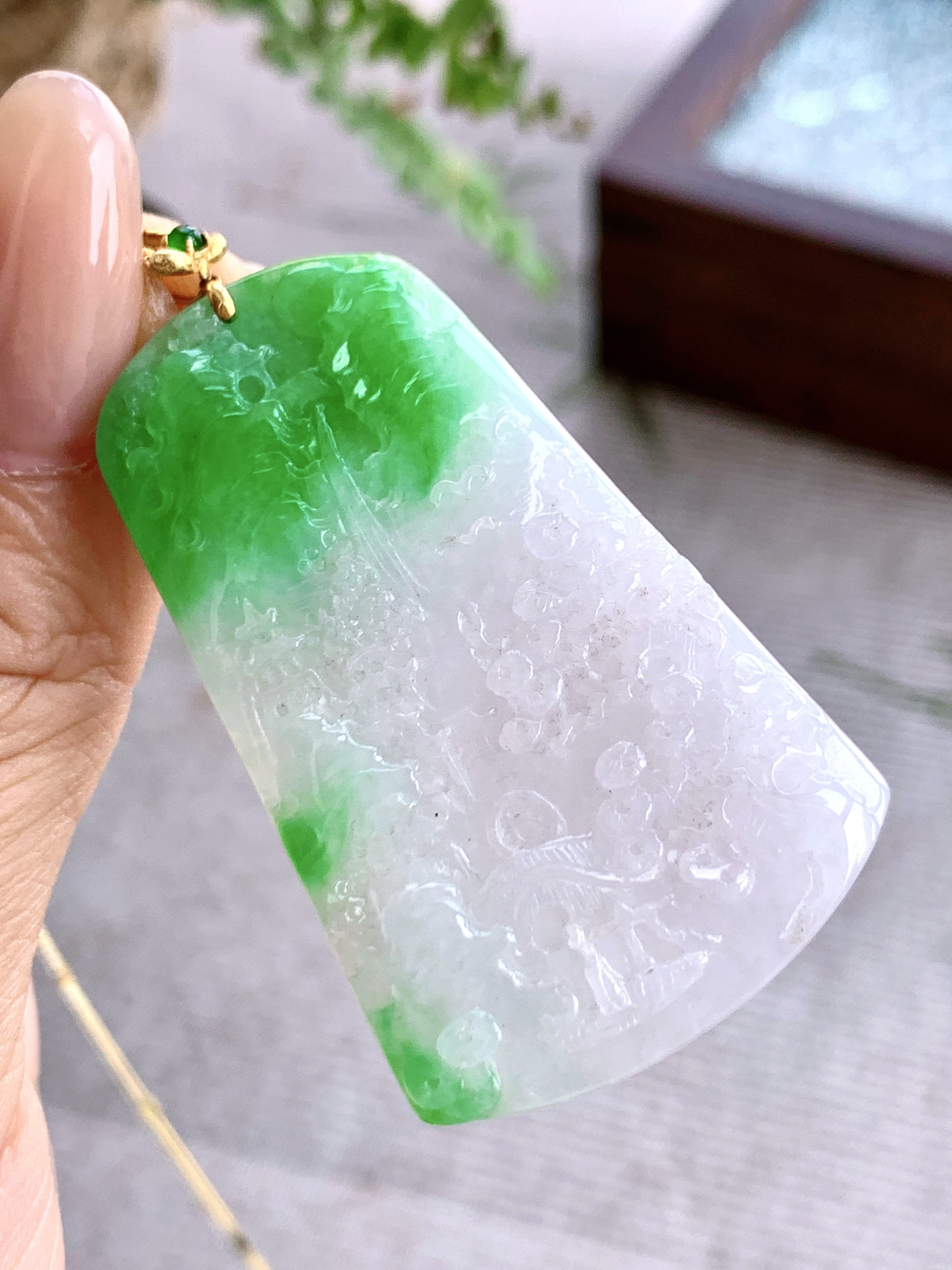 【镶嵌】冰飘绿花山水牌大山水牌吊坠  
【说明】缅料  18k金镶嵌 性价比高  飘花
【整体】54
