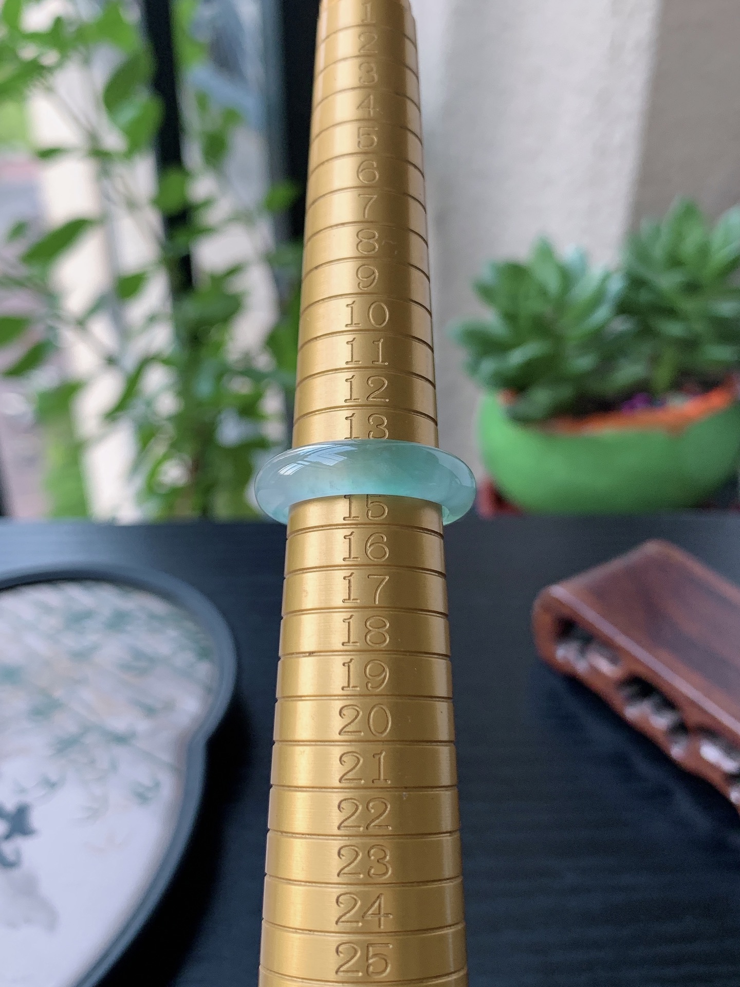 老坑冰种胶感飘花素面戒指 裸石尺寸:17.7-5.7-3.8mm
