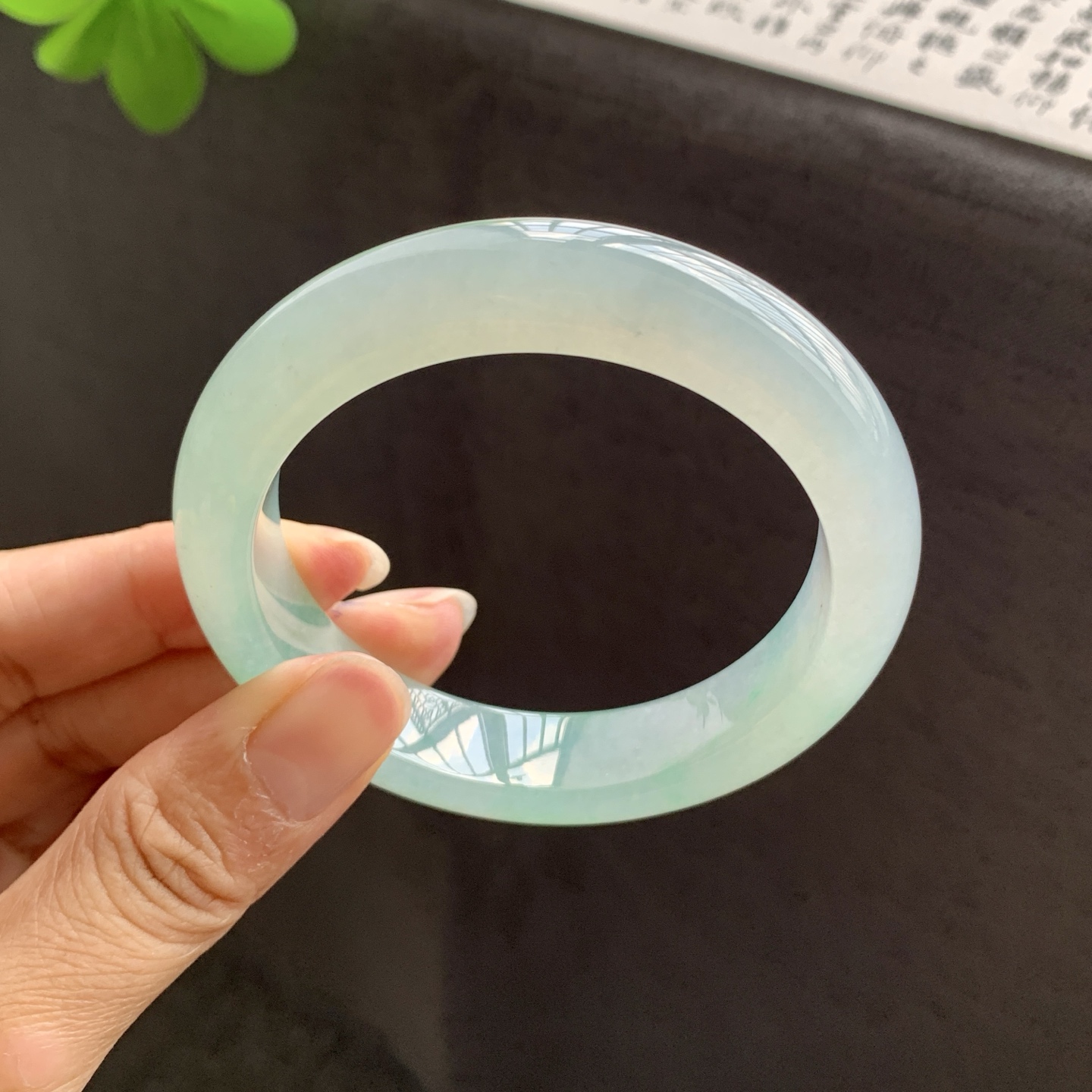 071206JJ 冰绿底飘绿正圈翡翠手镯 56.2-13.5-9.2